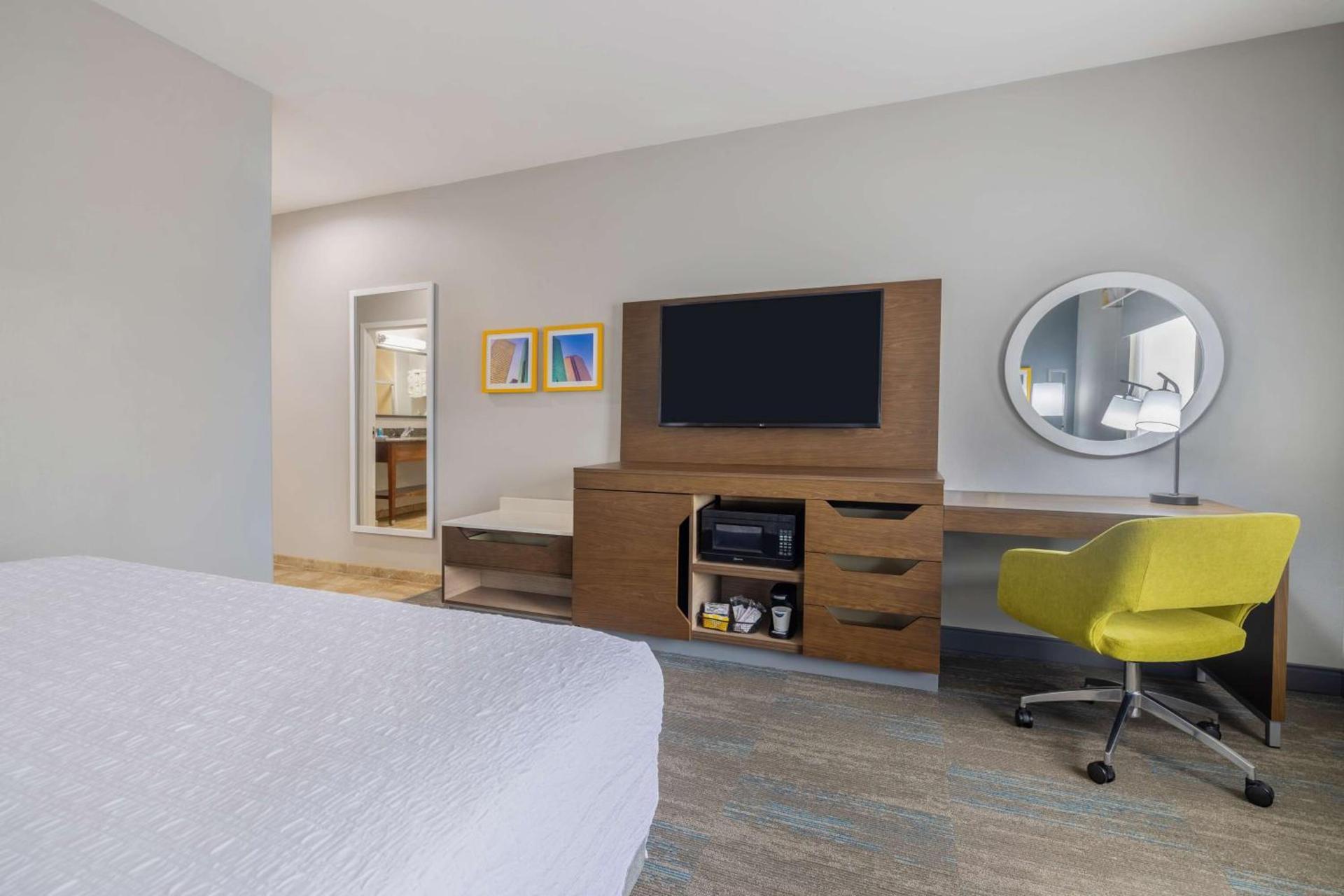 Hampton Inn & Suites Brenham photo 33