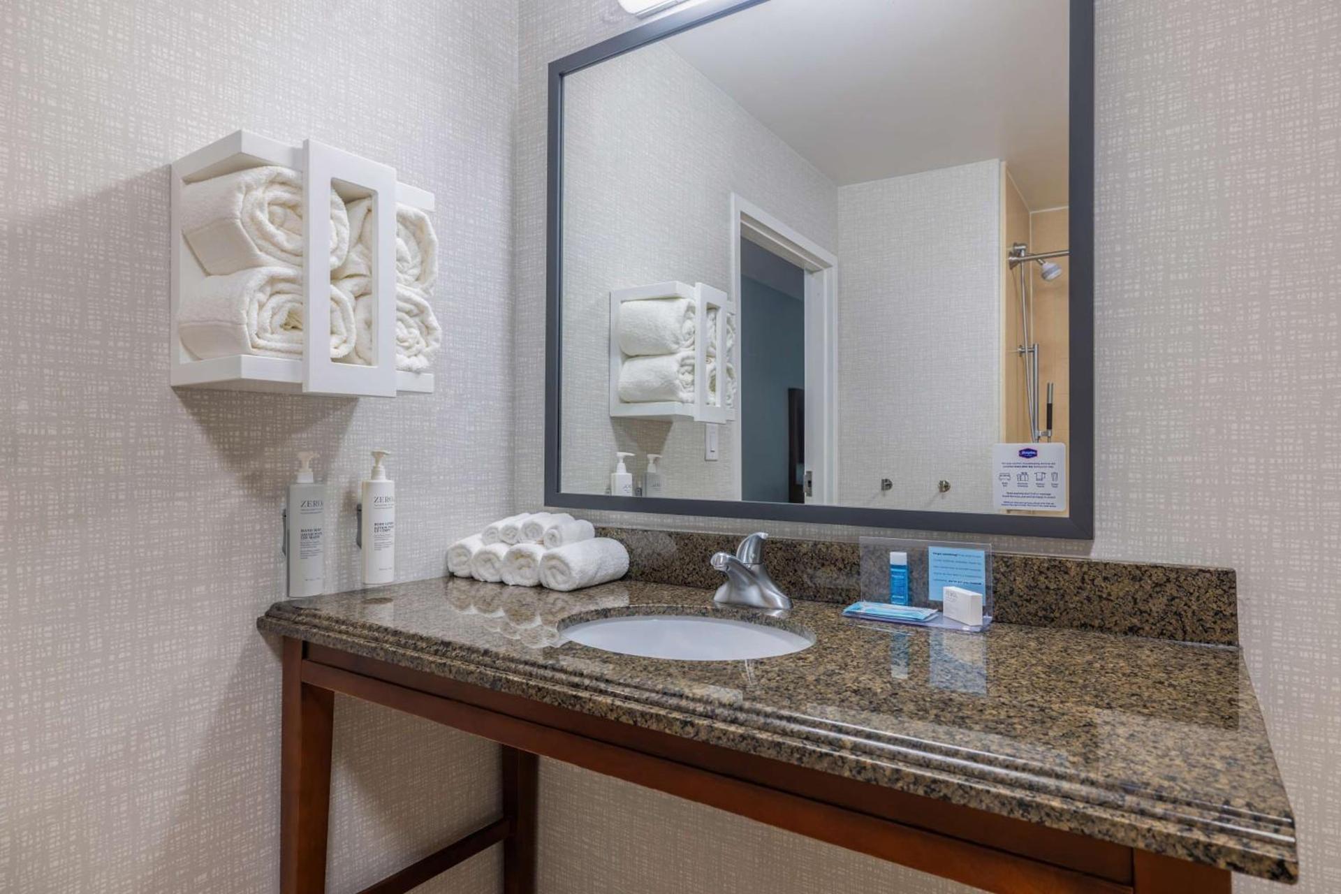 Hampton Inn & Suites Brenham photo 38