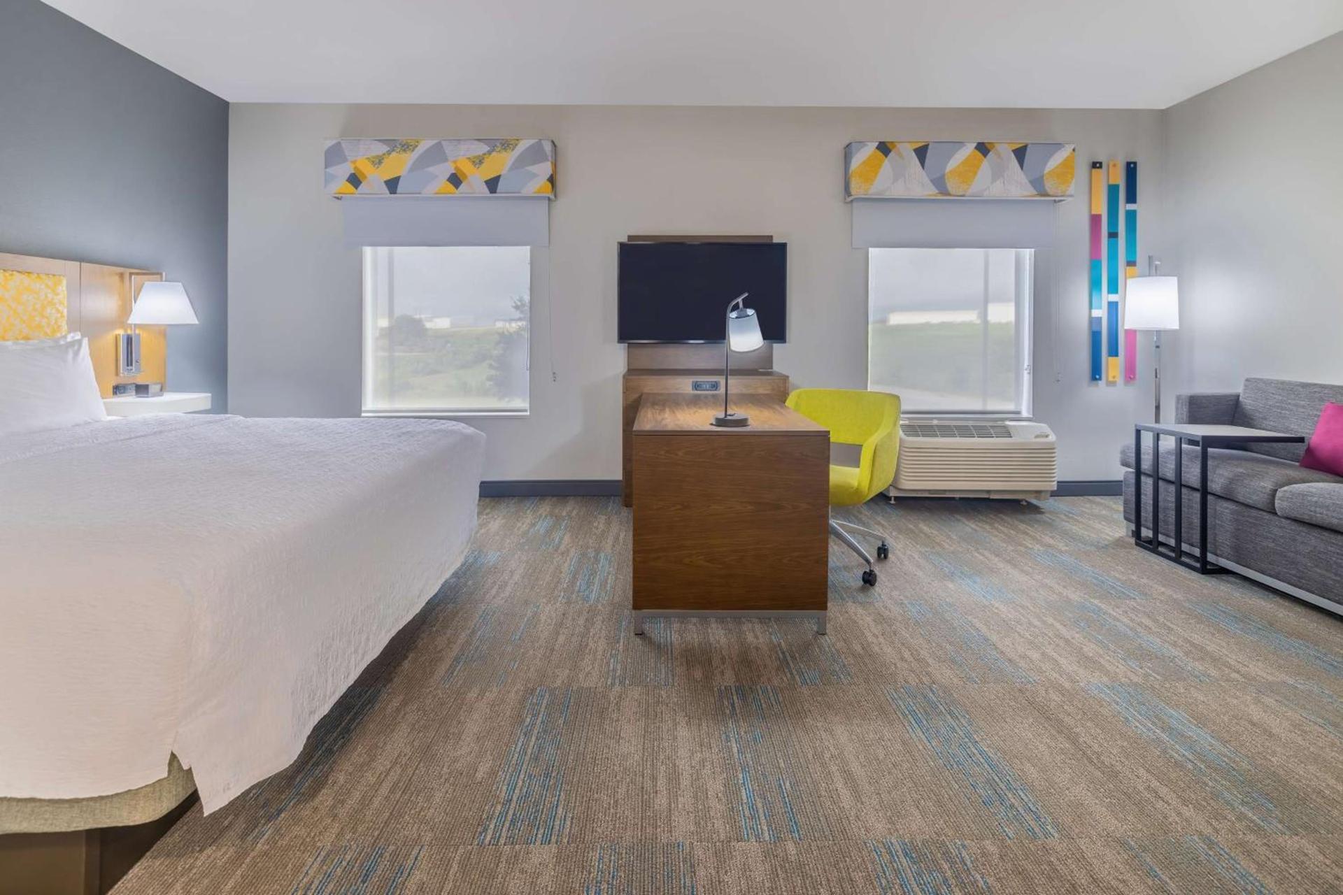 Hampton Inn & Suites Brenham photo 43