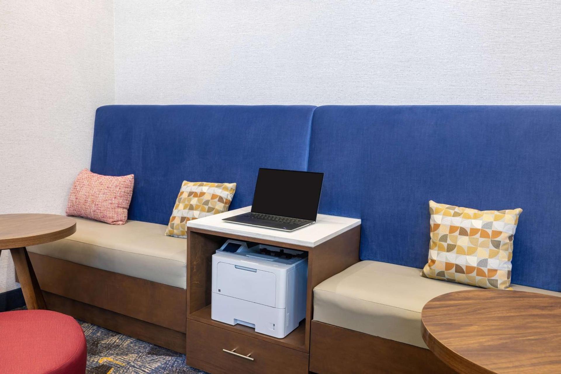 Hampton Inn & Suites Brenham photo 46
