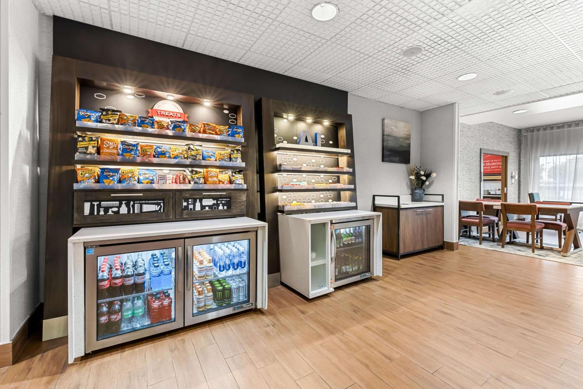 Hampton Inn Florence Midtown near University of North Alabama photo 12