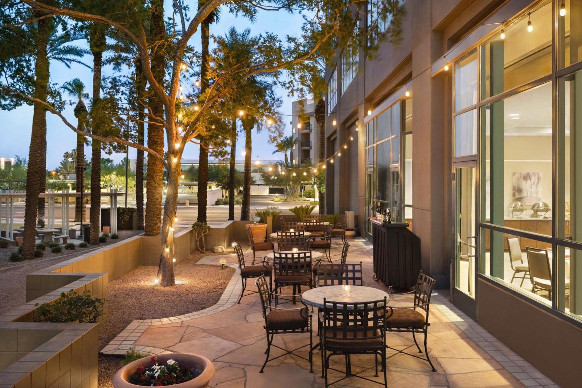 Embassy Suites by Hilton Phoenix Downtown North photo 4
