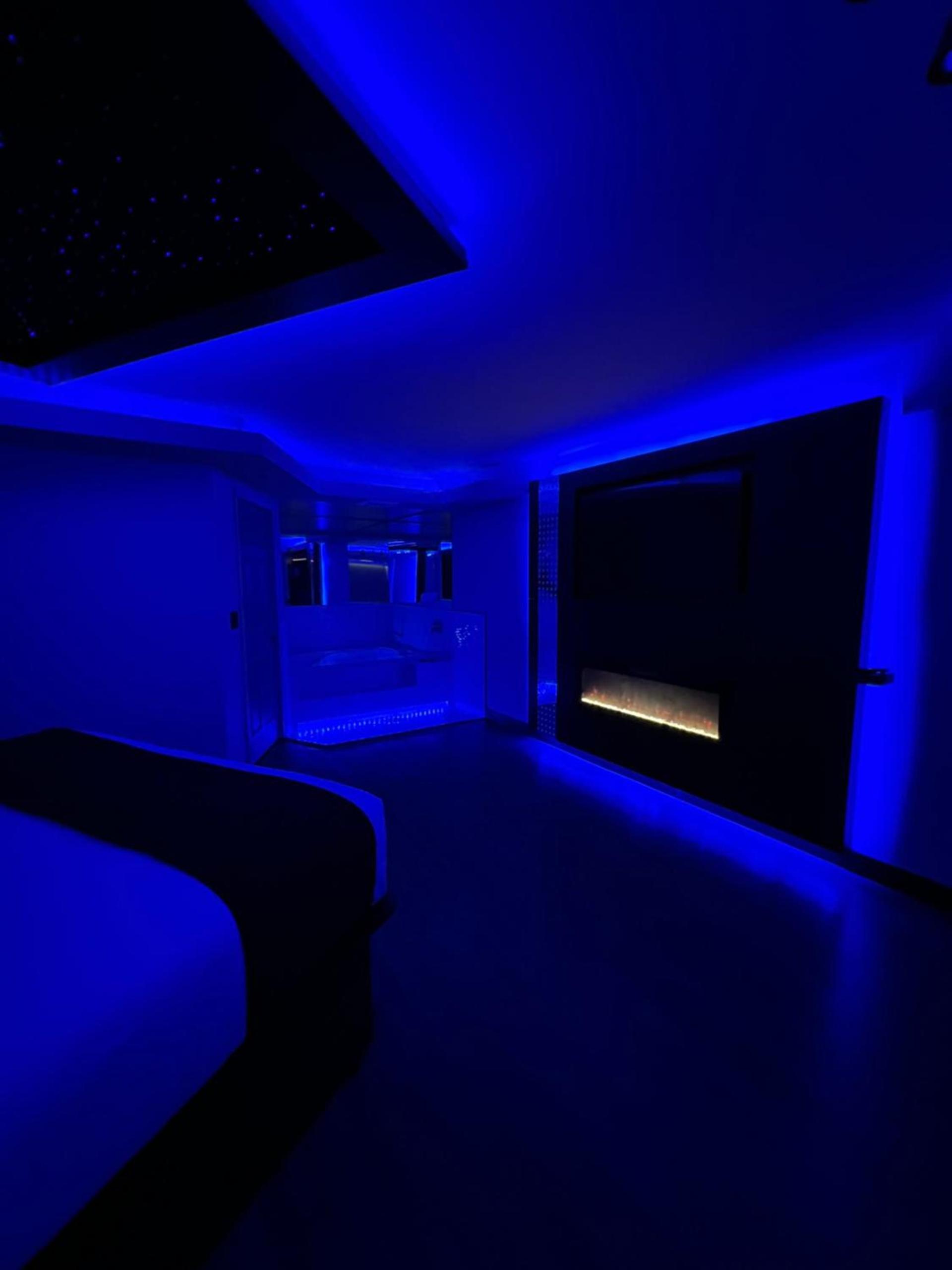 Imperial Suites, Adults Only photo 22