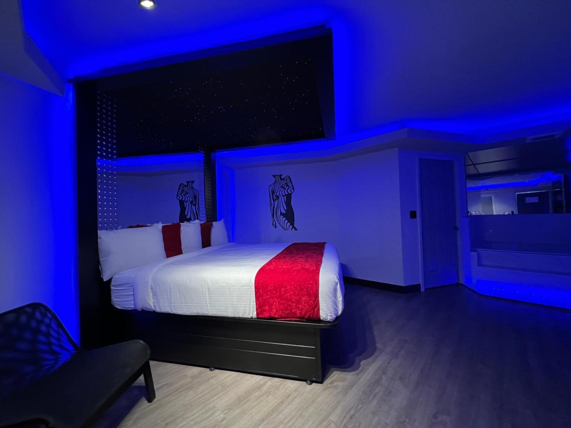 Imperial Suites, Adults Only photo 25