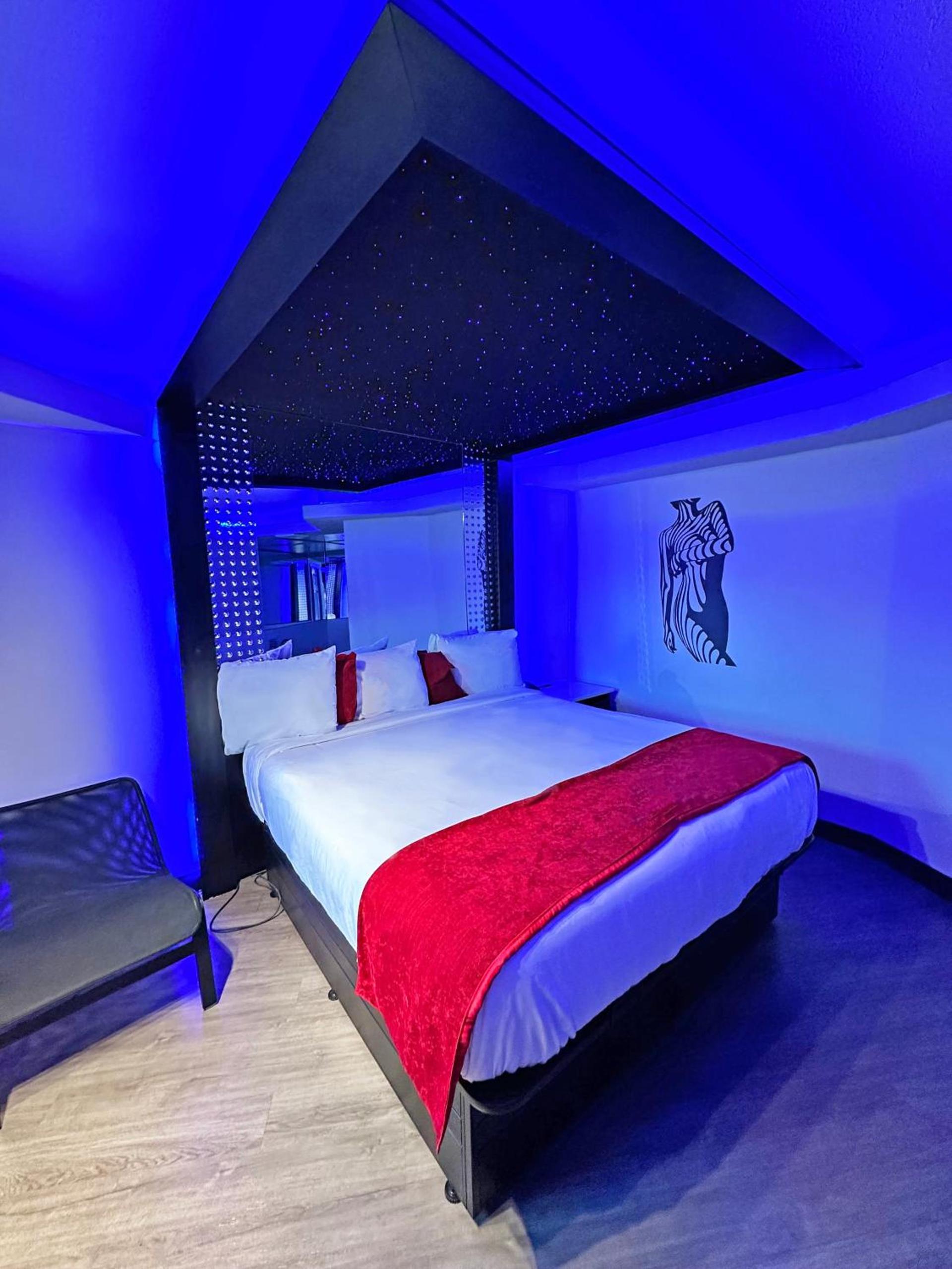 Imperial Suites, Adults Only photo 28
