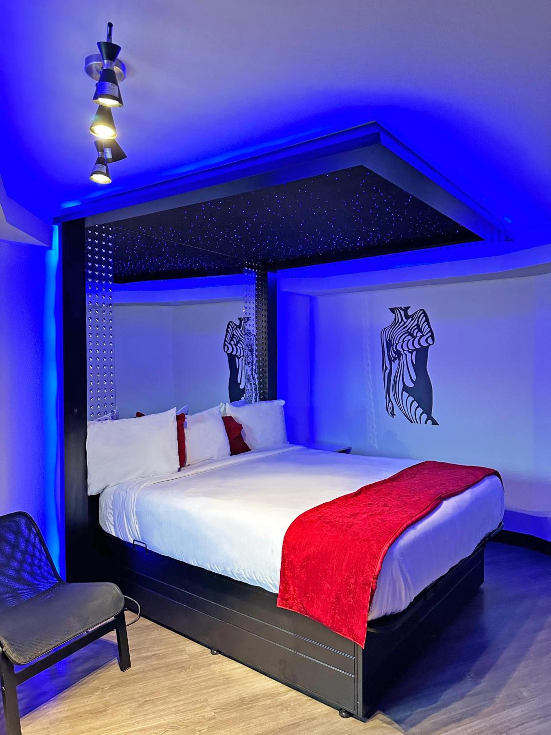 Imperial Suites, Adults Only photo 29