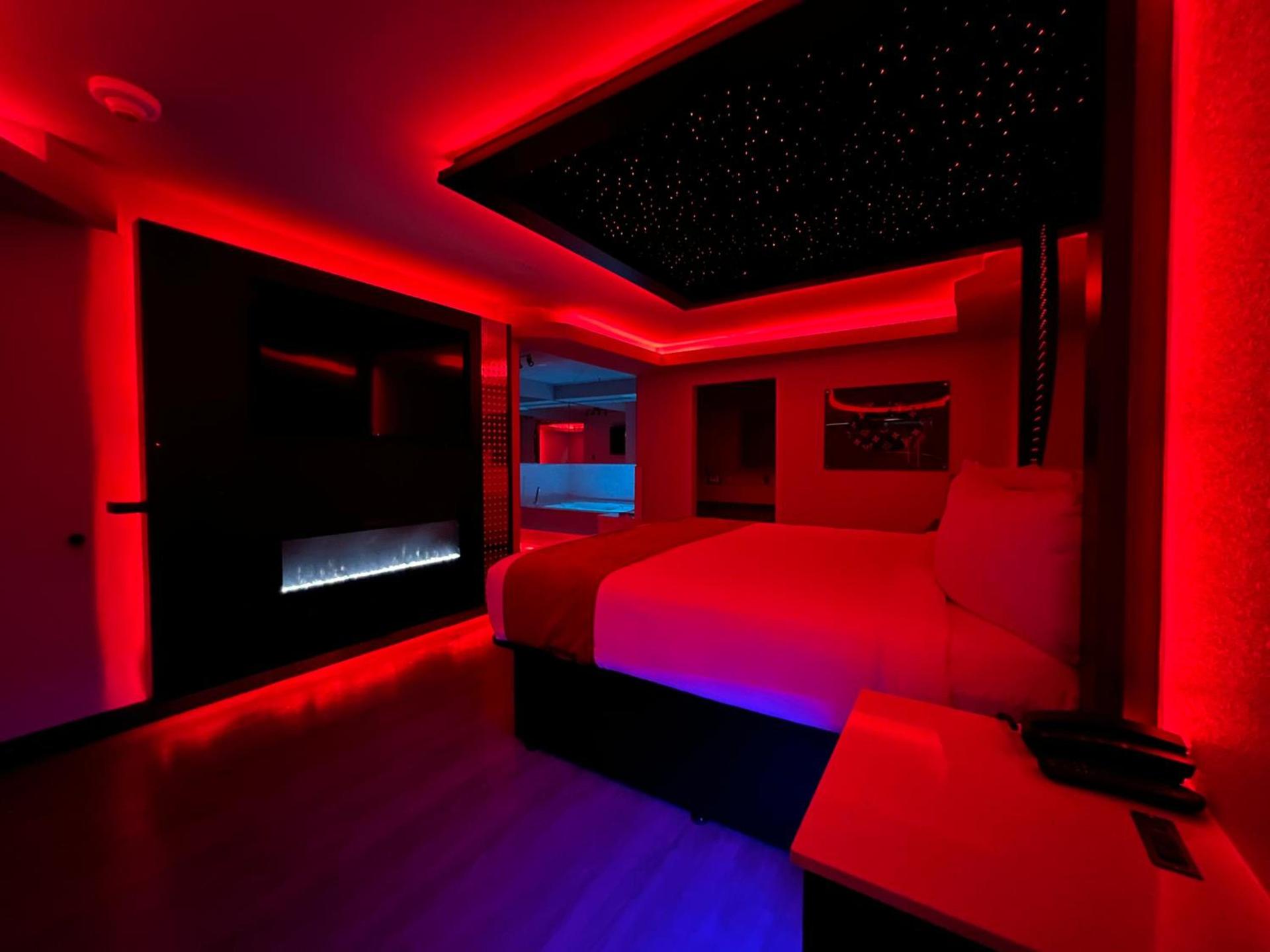 Imperial Suites, Adults Only photo 17