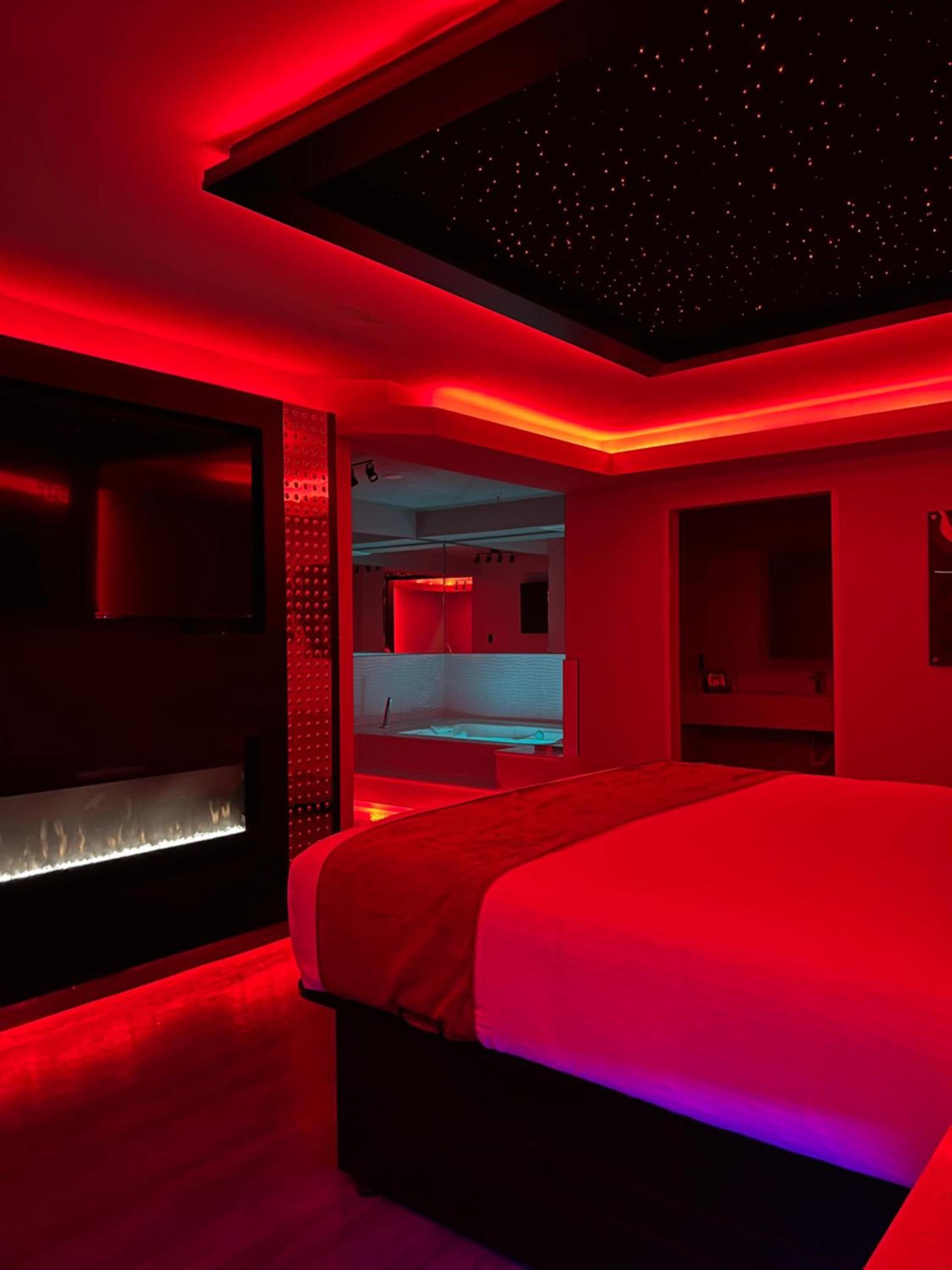 Imperial Suites, Adults Only photo 18