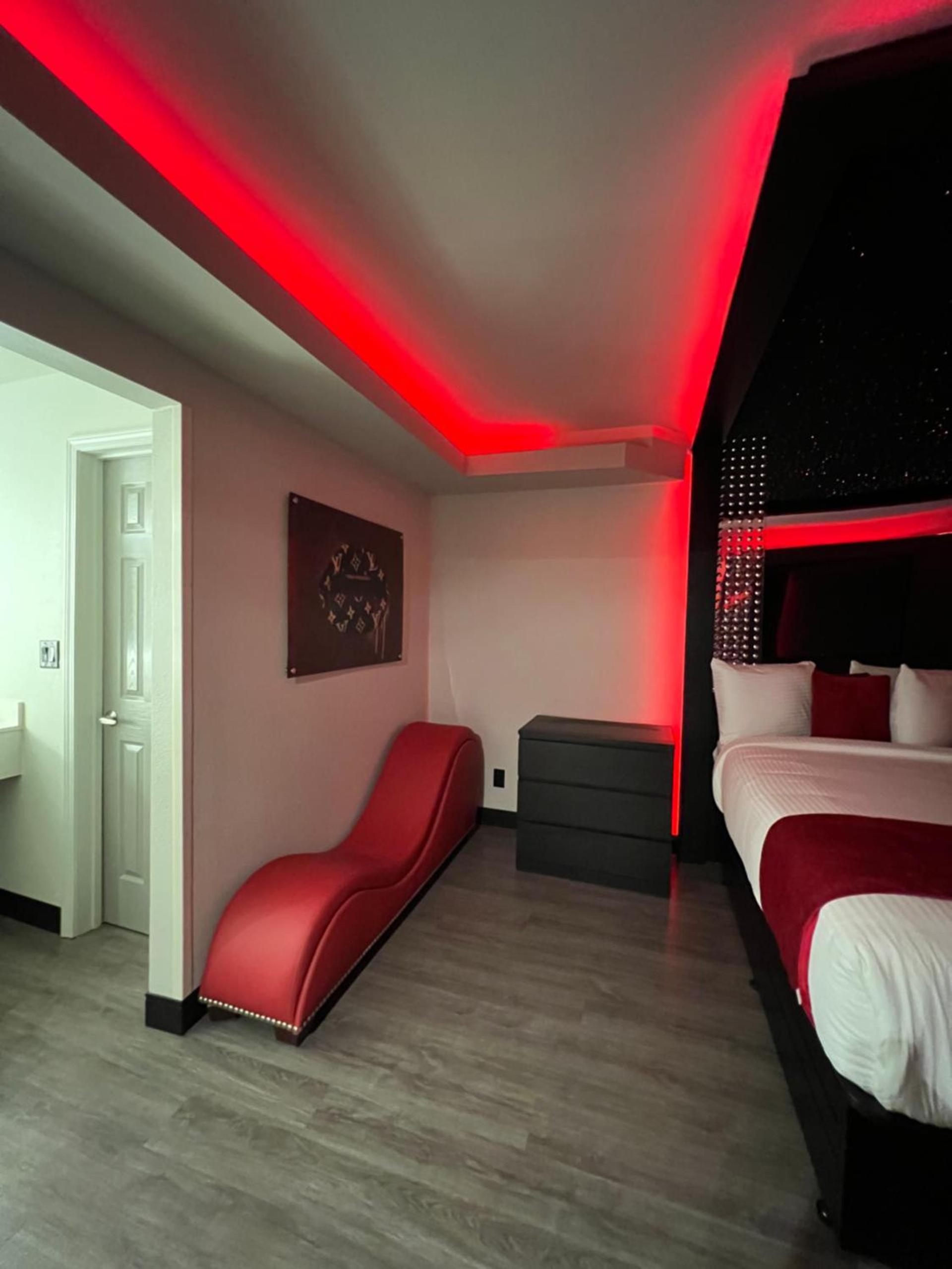 Imperial Suites, Adults Only photo 19