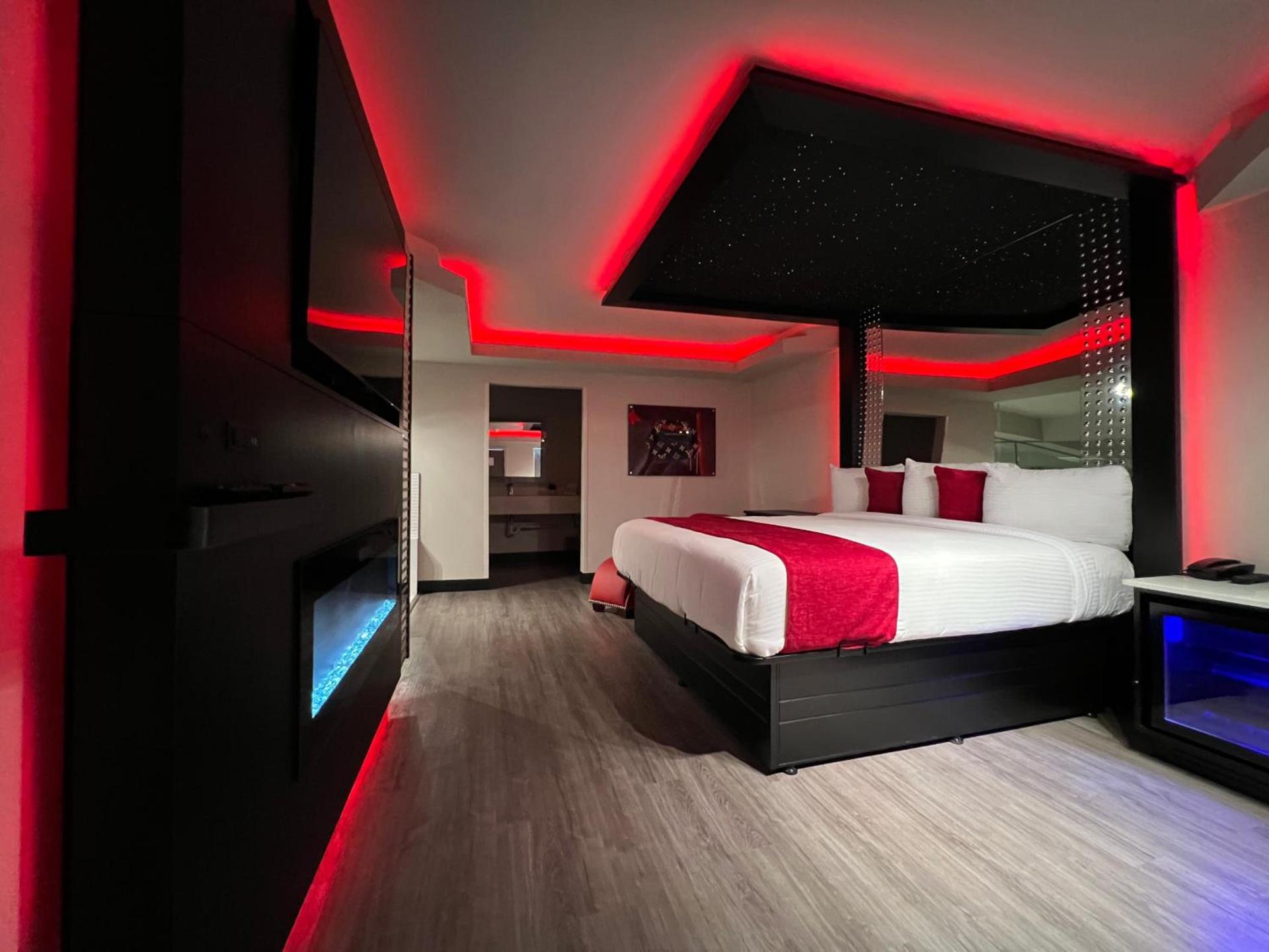 Imperial Suites, Adults Only photo 20