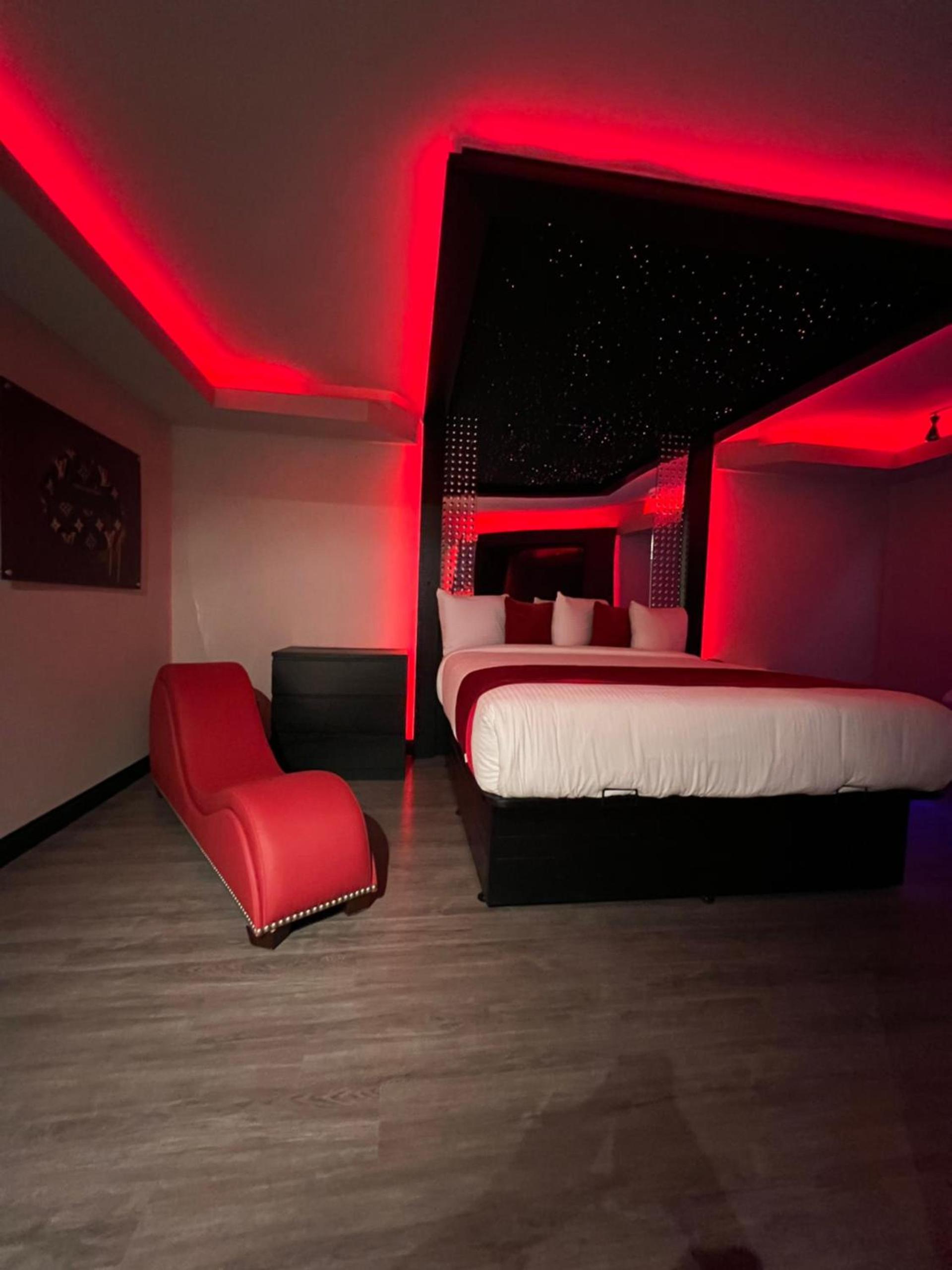 Imperial Suites, Adults Only photo 21
