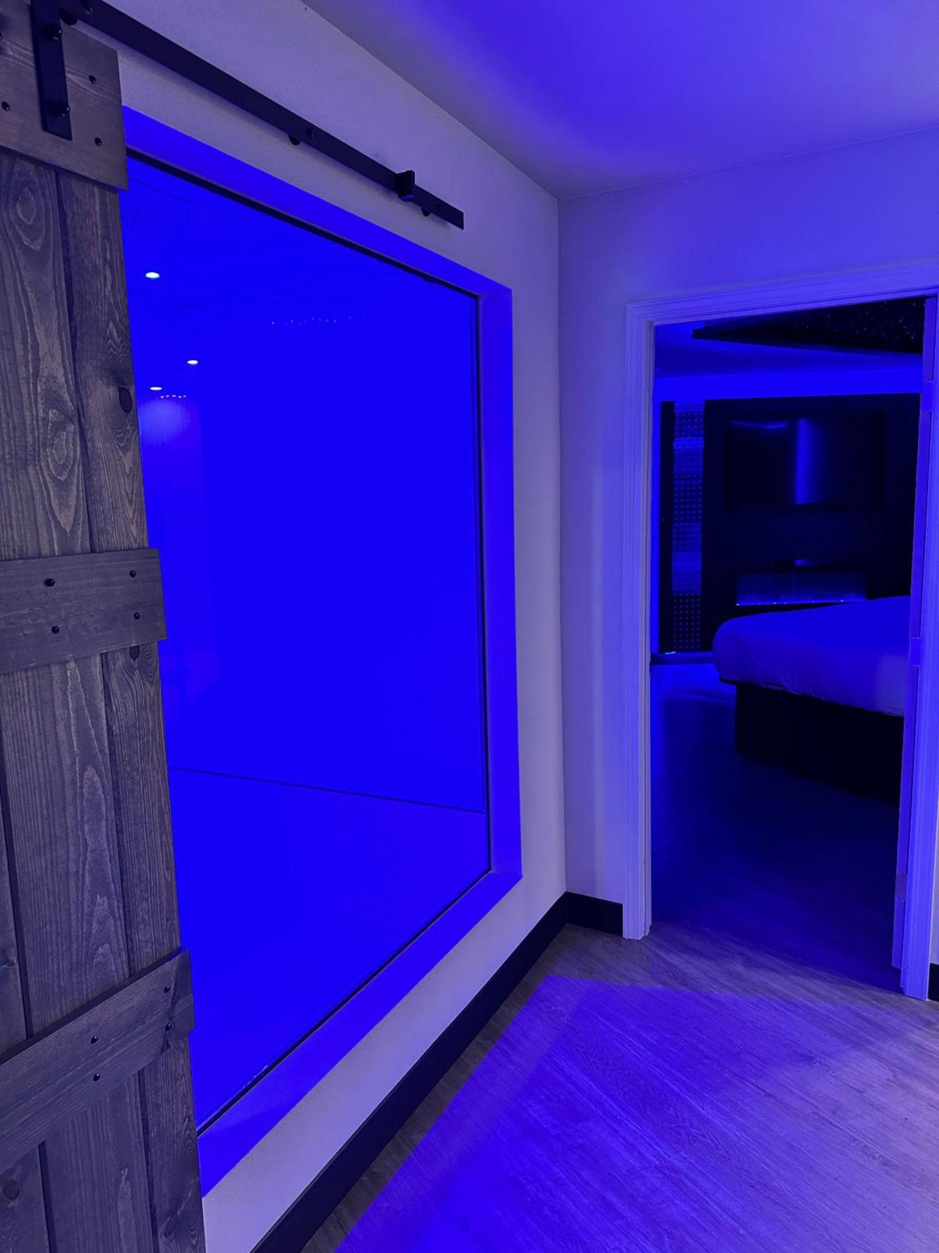 Imperial Suites, Adults Only photo 12