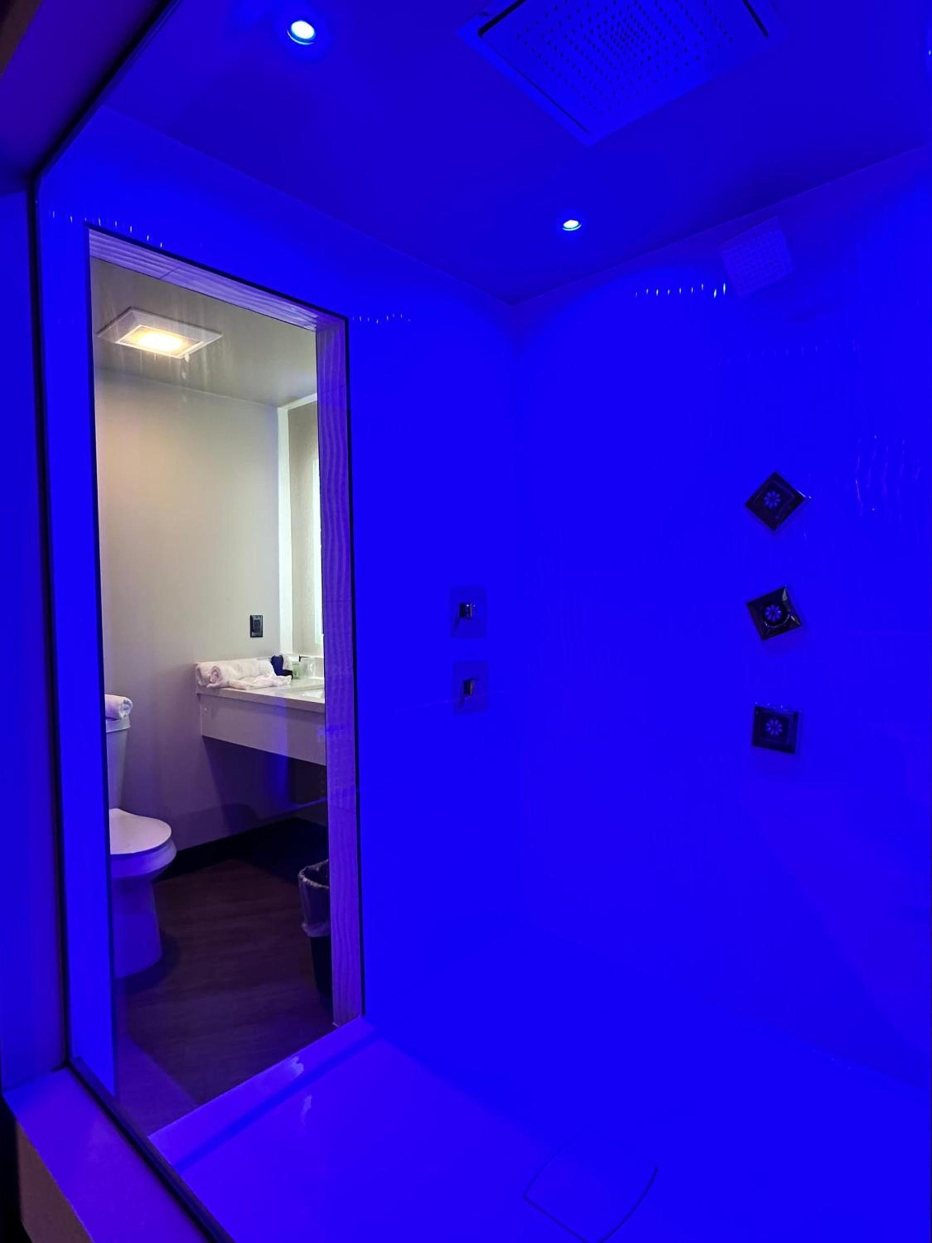 Imperial Suites, Adults Only photo 15