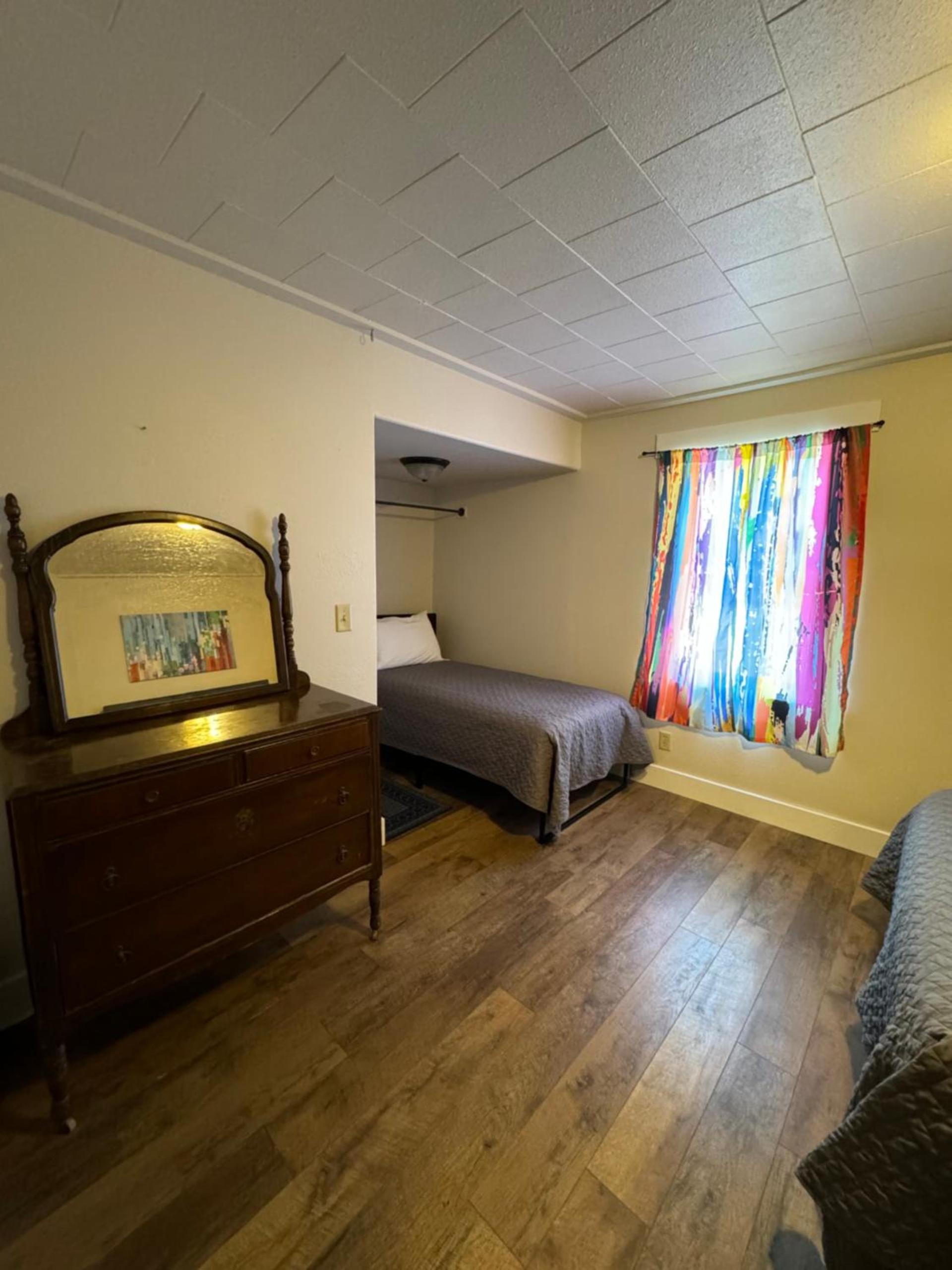 East Side Motel & Cabins photo 77