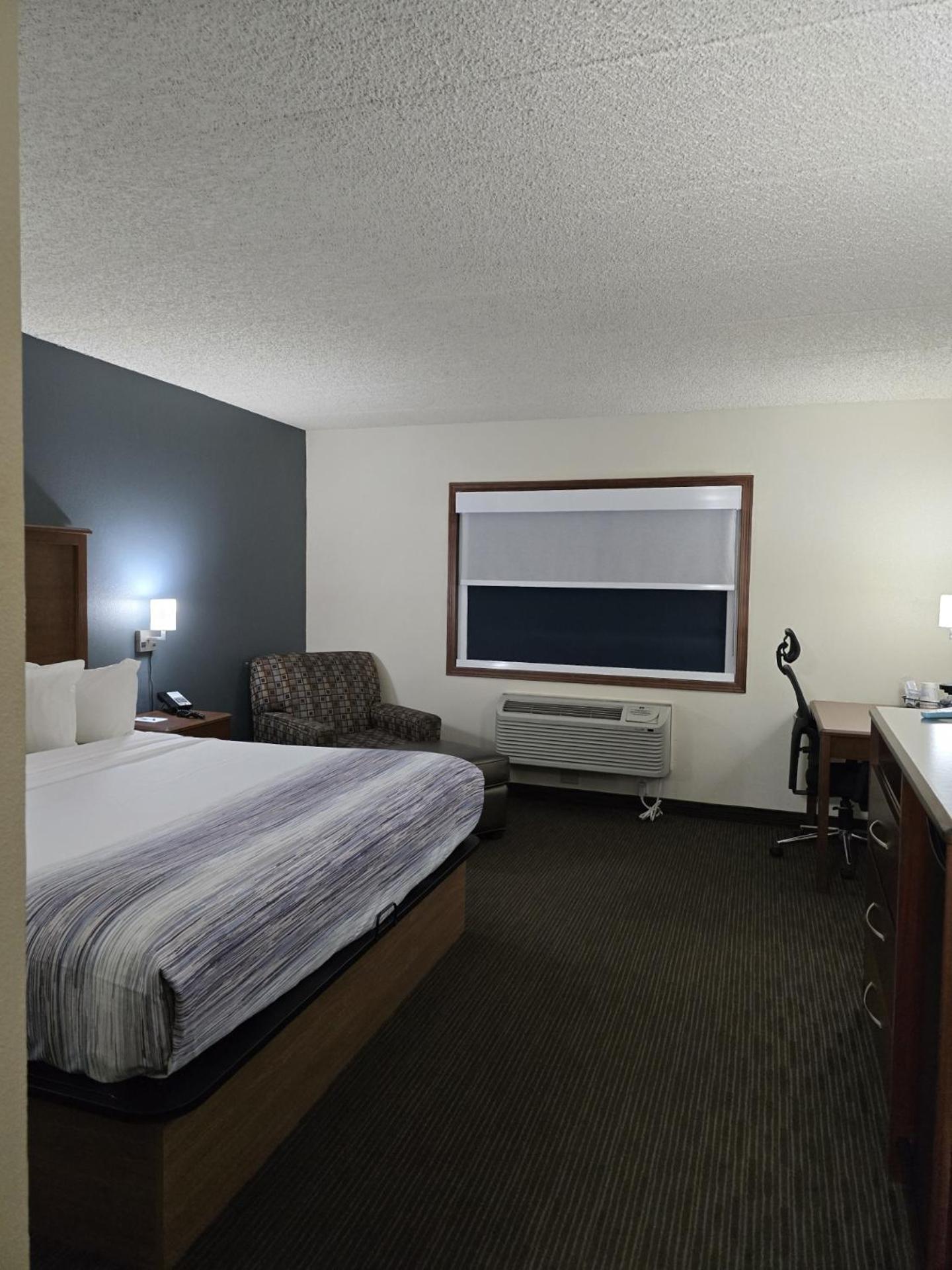 AmericInn by Wyndham Windsor Ft. Collins photo 3