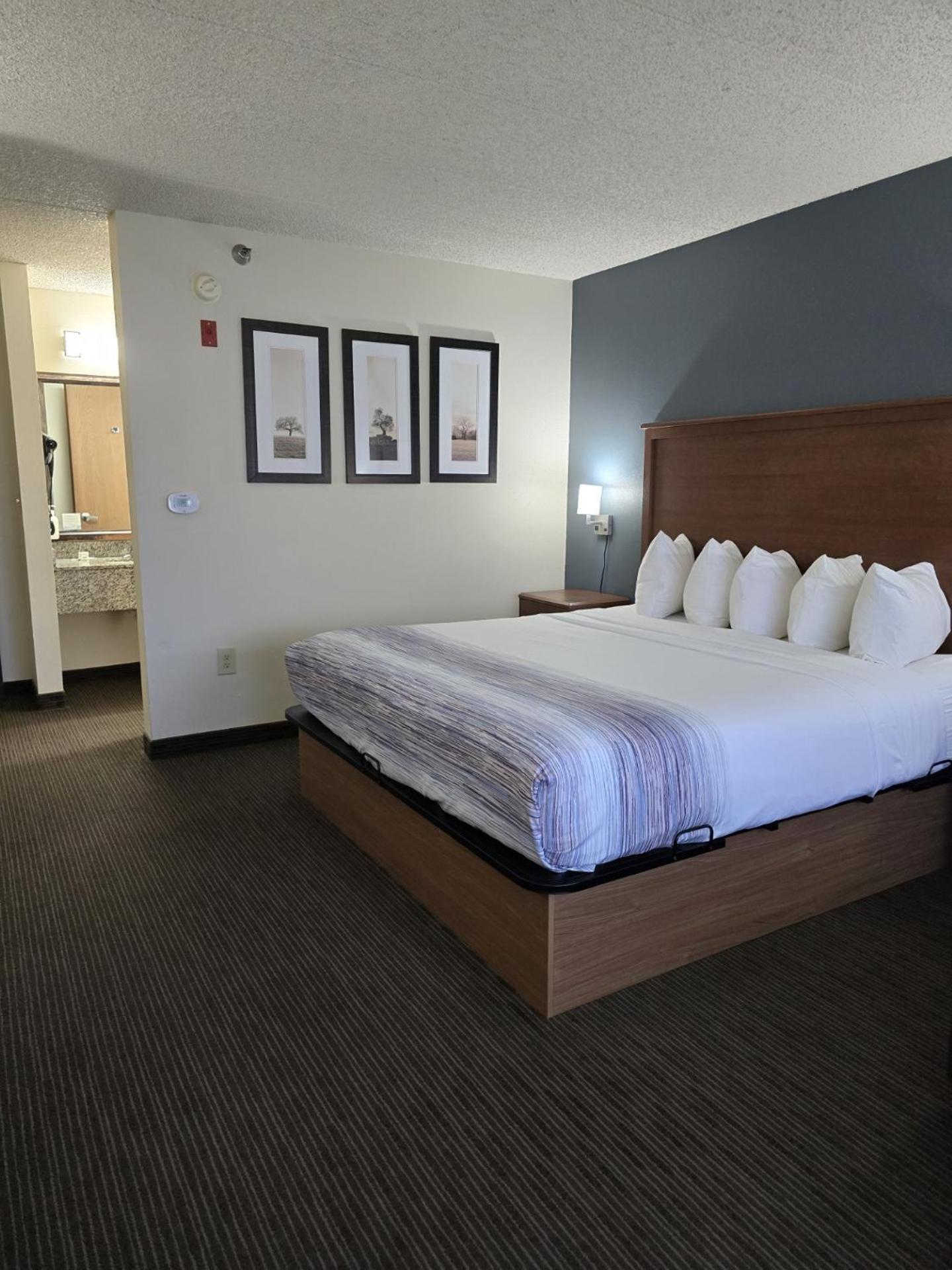 AmericInn by Wyndham Windsor Ft. Collins photo 42