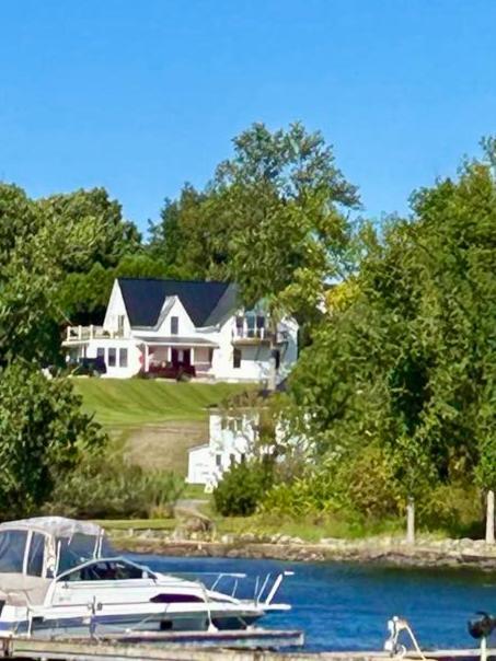 Gray's Manor - Lake Memphremagog photo 11