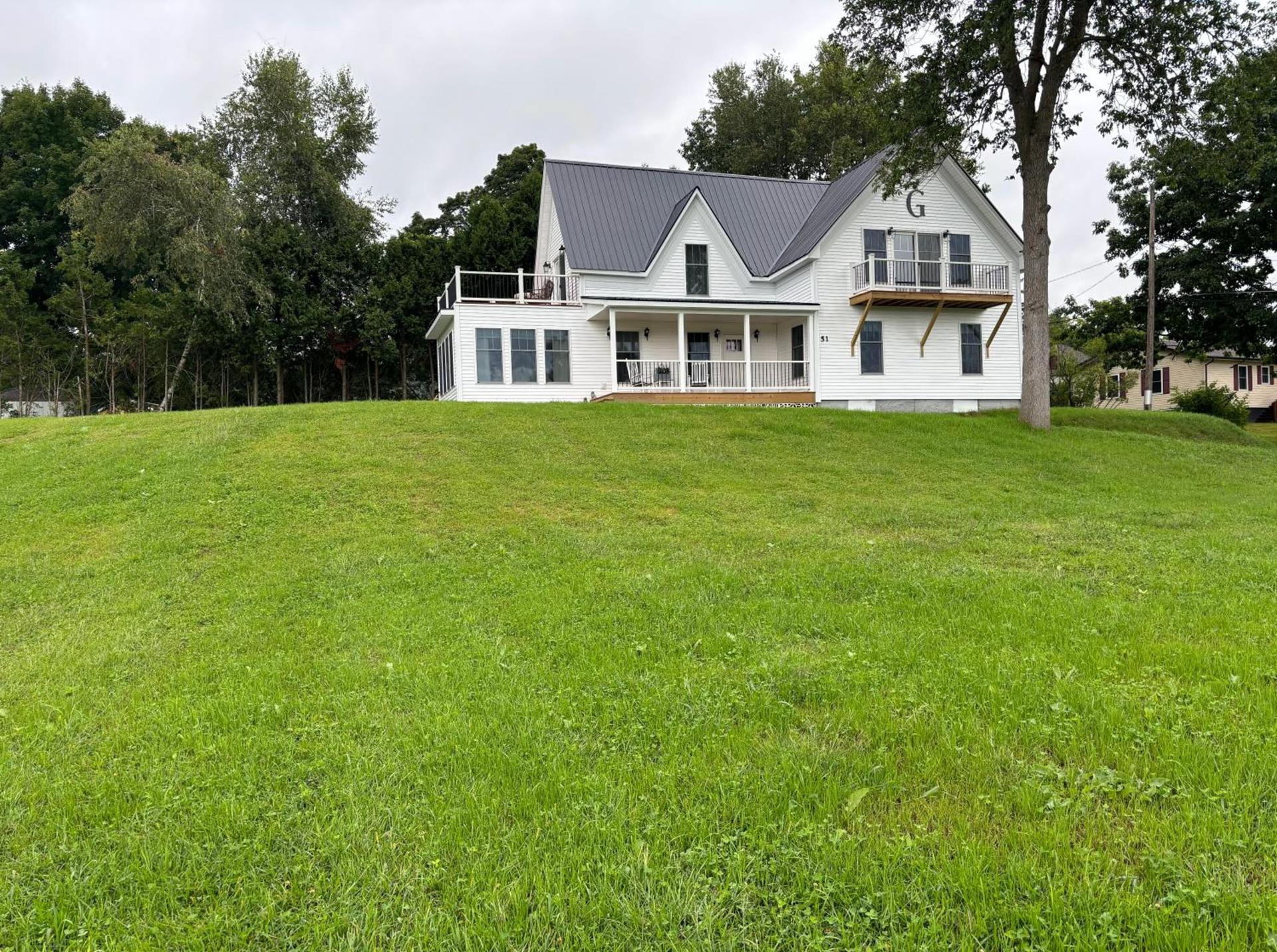 Gray's Manor - Lake Memphremagog photo 1