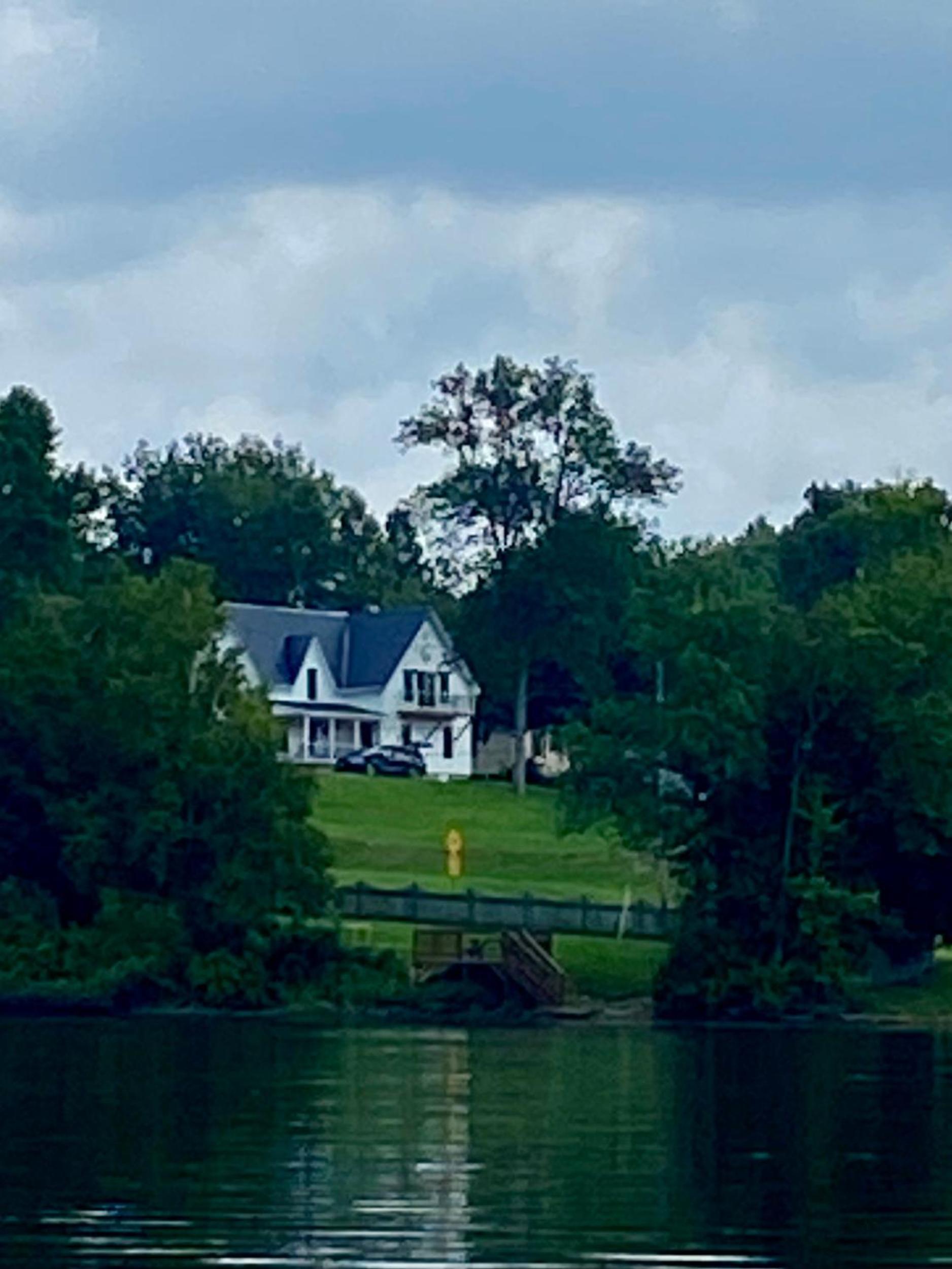 Gray's Manor - Lake Memphremagog photo 10