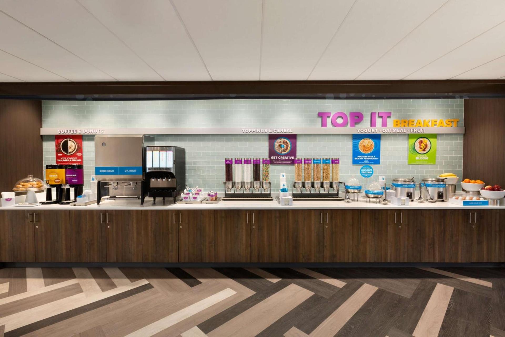 Tru By Hilton Lancaster East photo 8