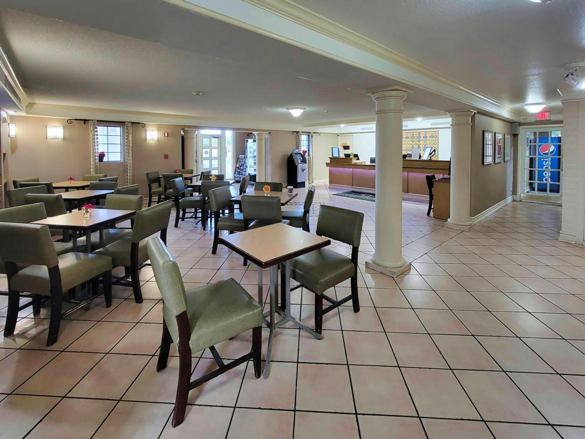 Travelodge by Wyndham Amarillo West Medical Center photo 10
