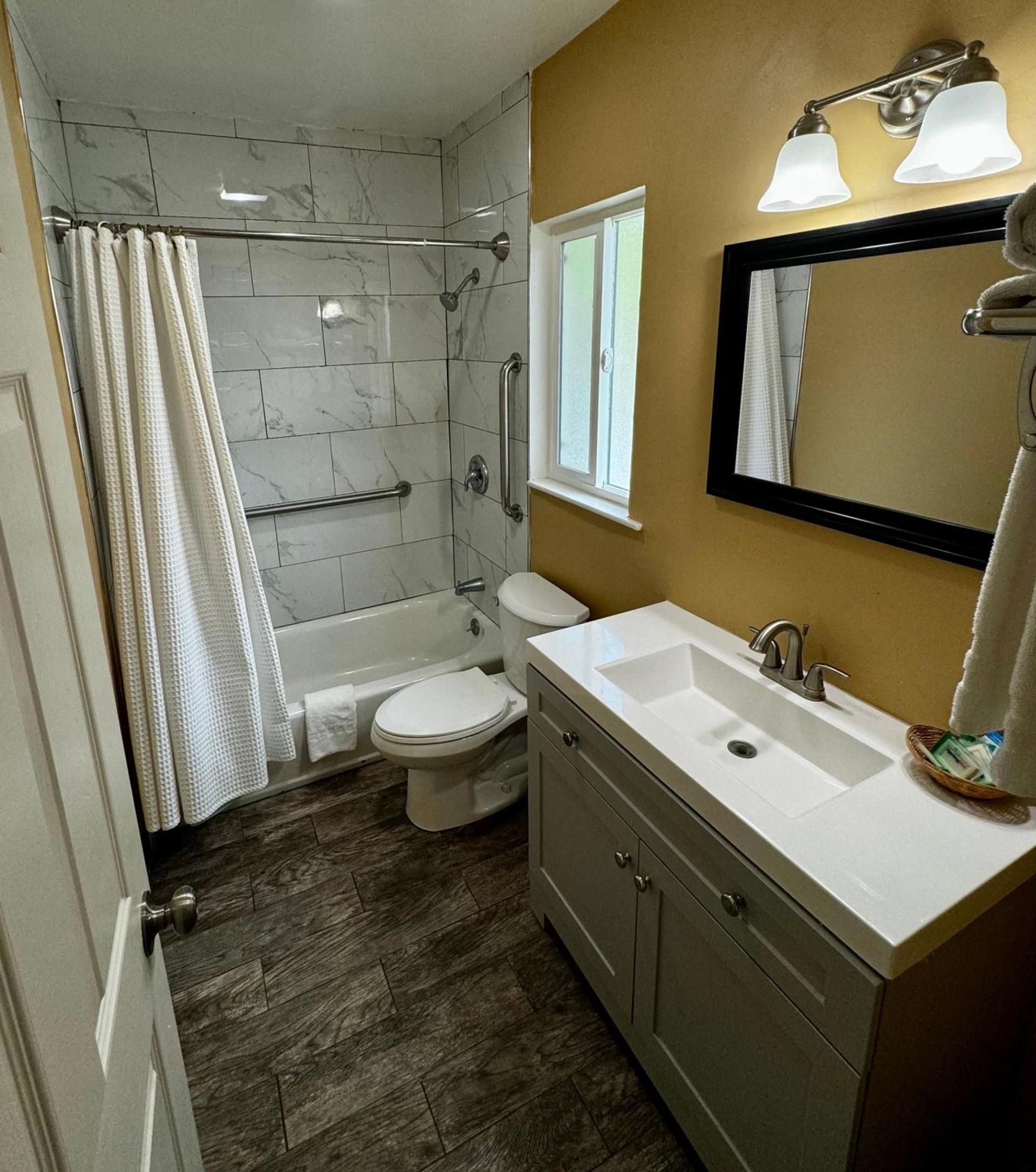 Carmel Wayfarer Inn photo 10