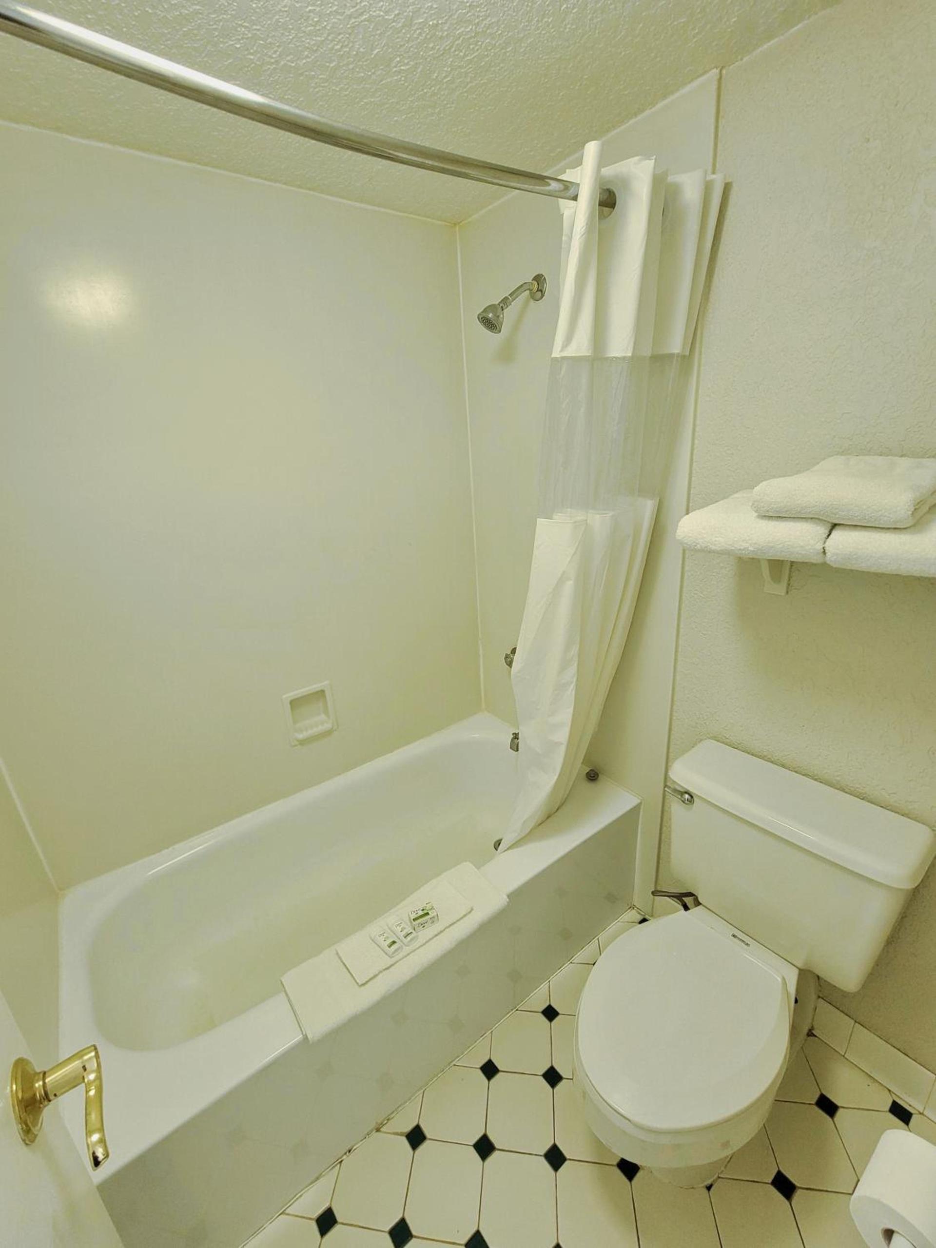 Travelodge by Wyndham Amarillo West Medical Center photo 46