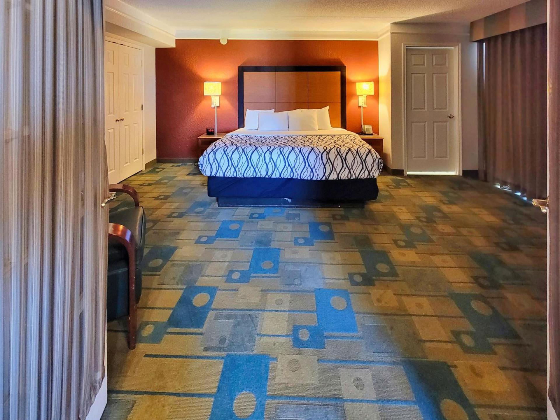 Travelodge by Wyndham Amarillo West Medical Center photo 47