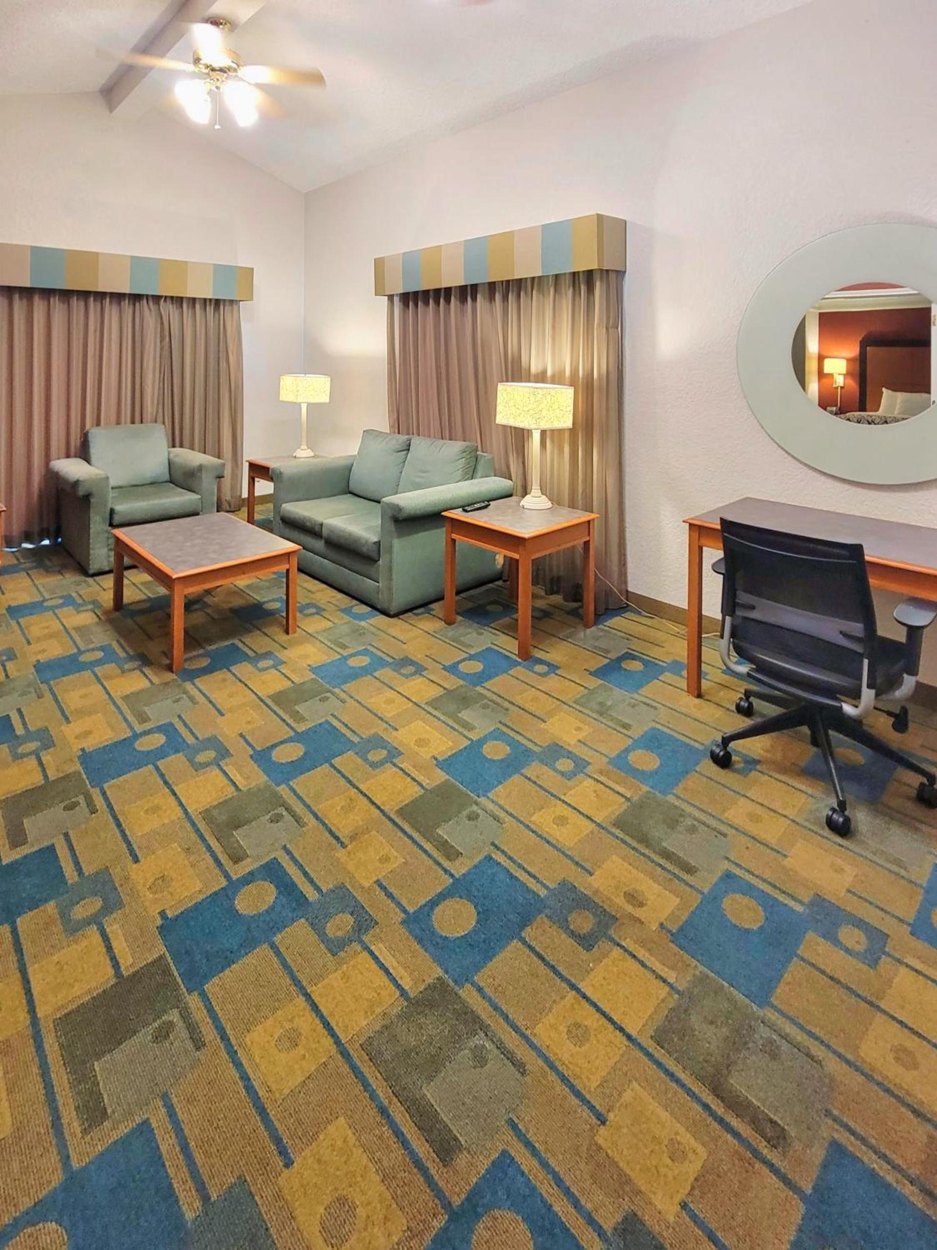 Travelodge by Wyndham Amarillo West Medical Center photo 53