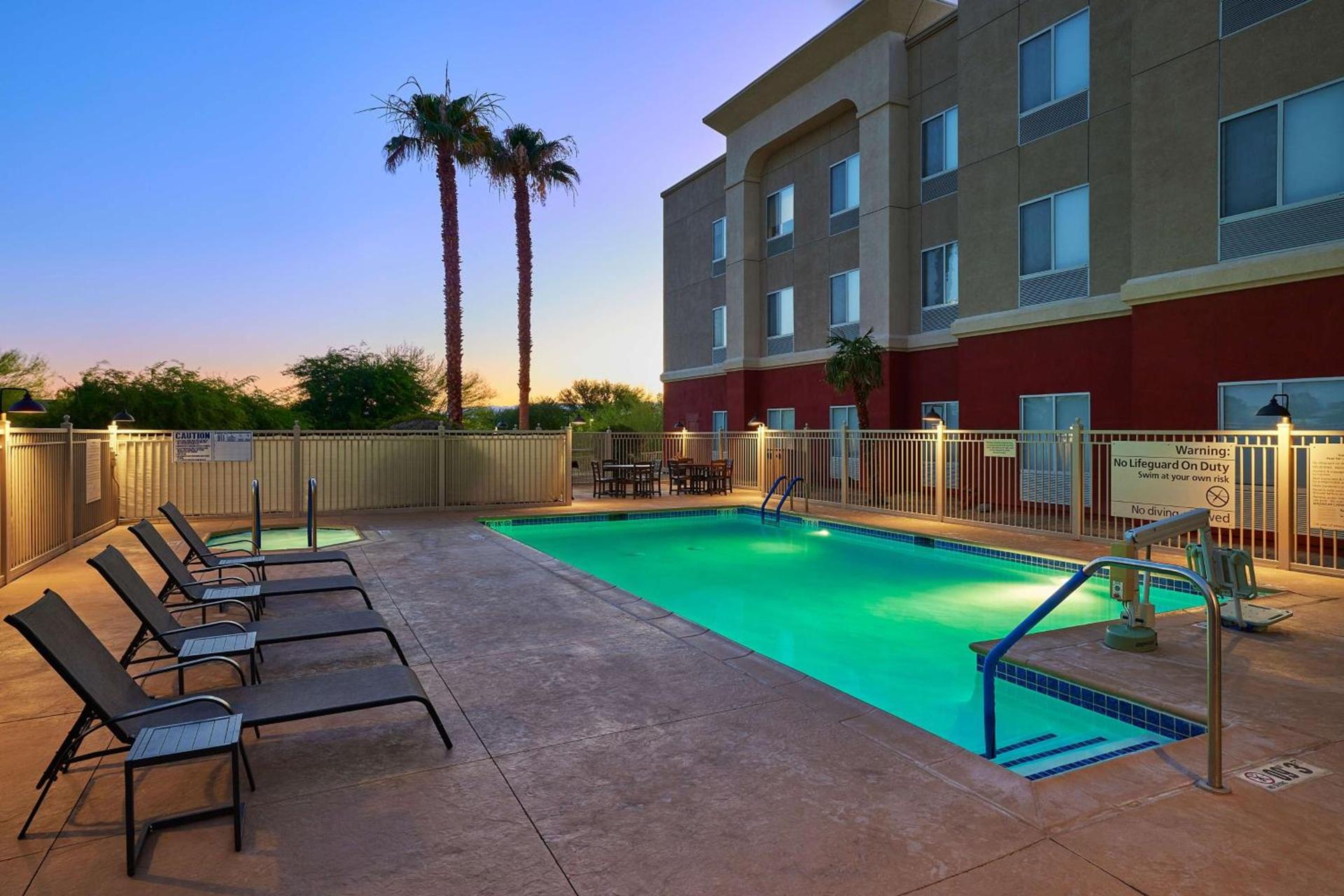 Hampton Inn & Suites Ridgecrest photo 4
