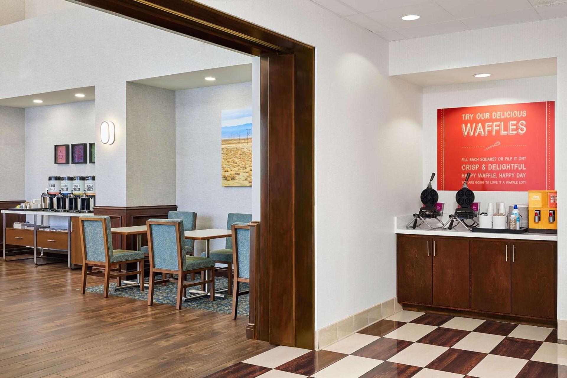 Hampton Inn & Suites Ridgecrest photo 6