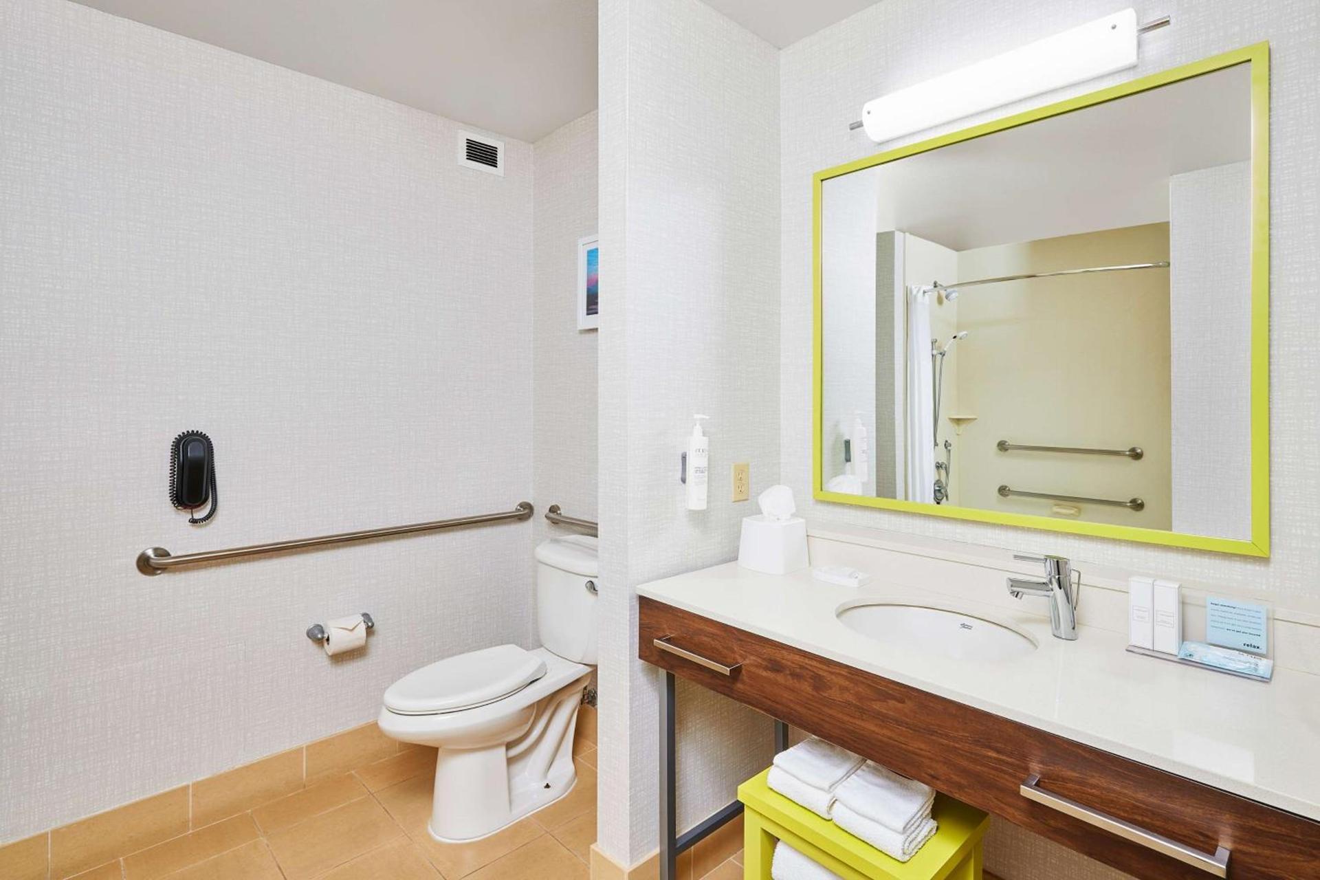 Hampton Inn & Suites Ridgecrest photo 10