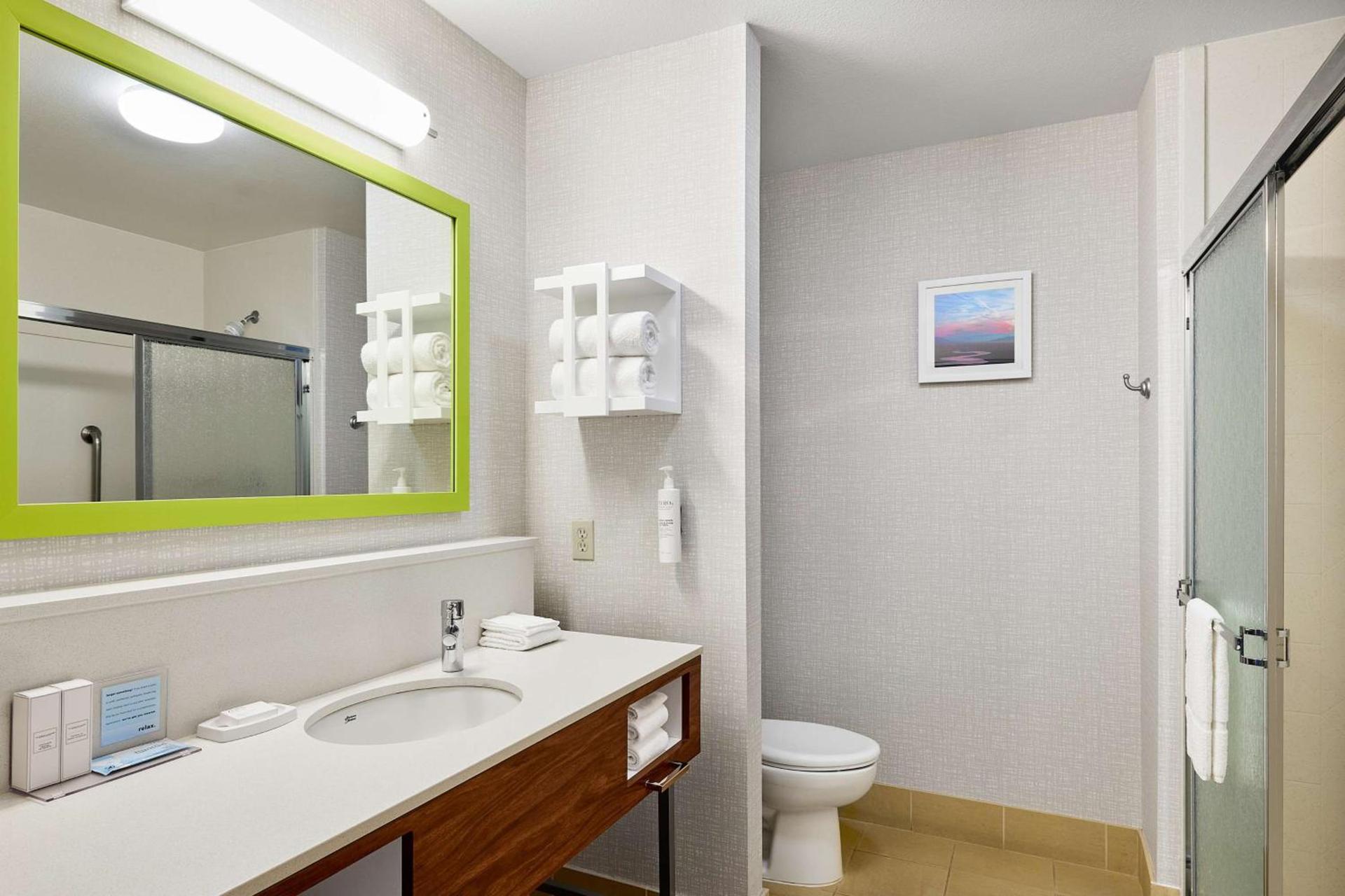 Hampton Inn & Suites Ridgecrest photo 20