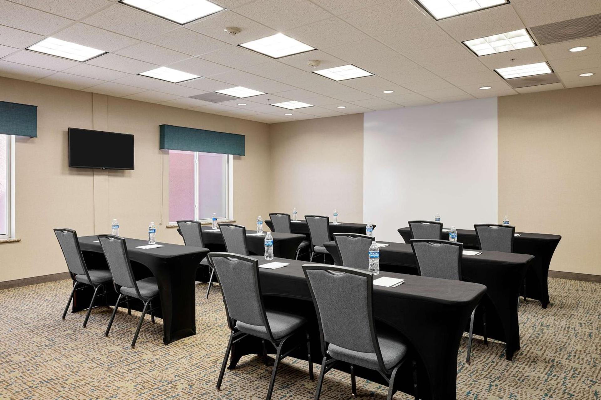 Hampton Inn & Suites Ridgecrest photo 26