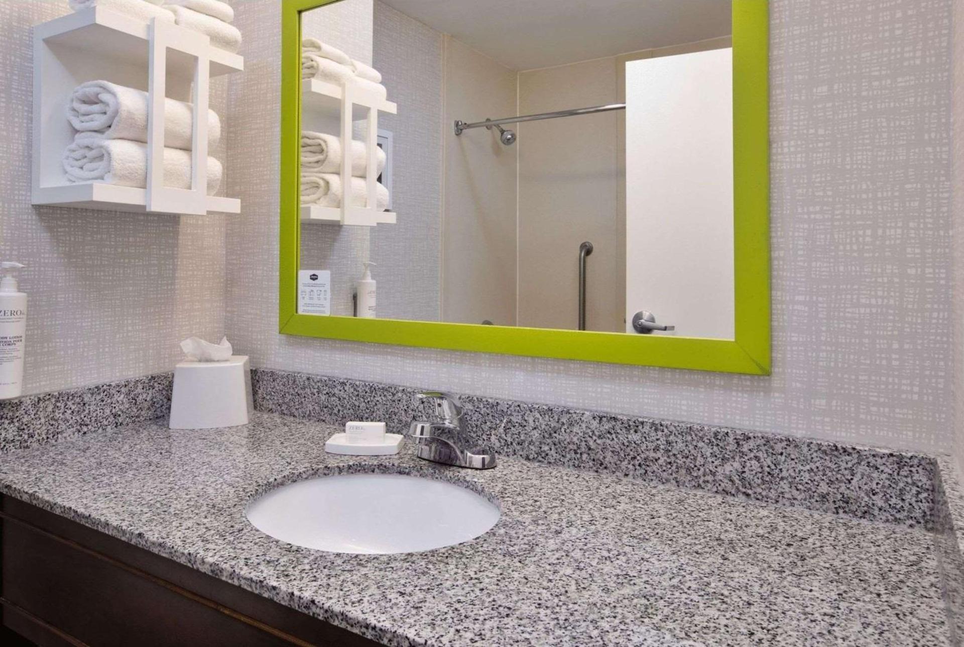Hampton Inn Cincinnati Northwest Fairfield photo 11