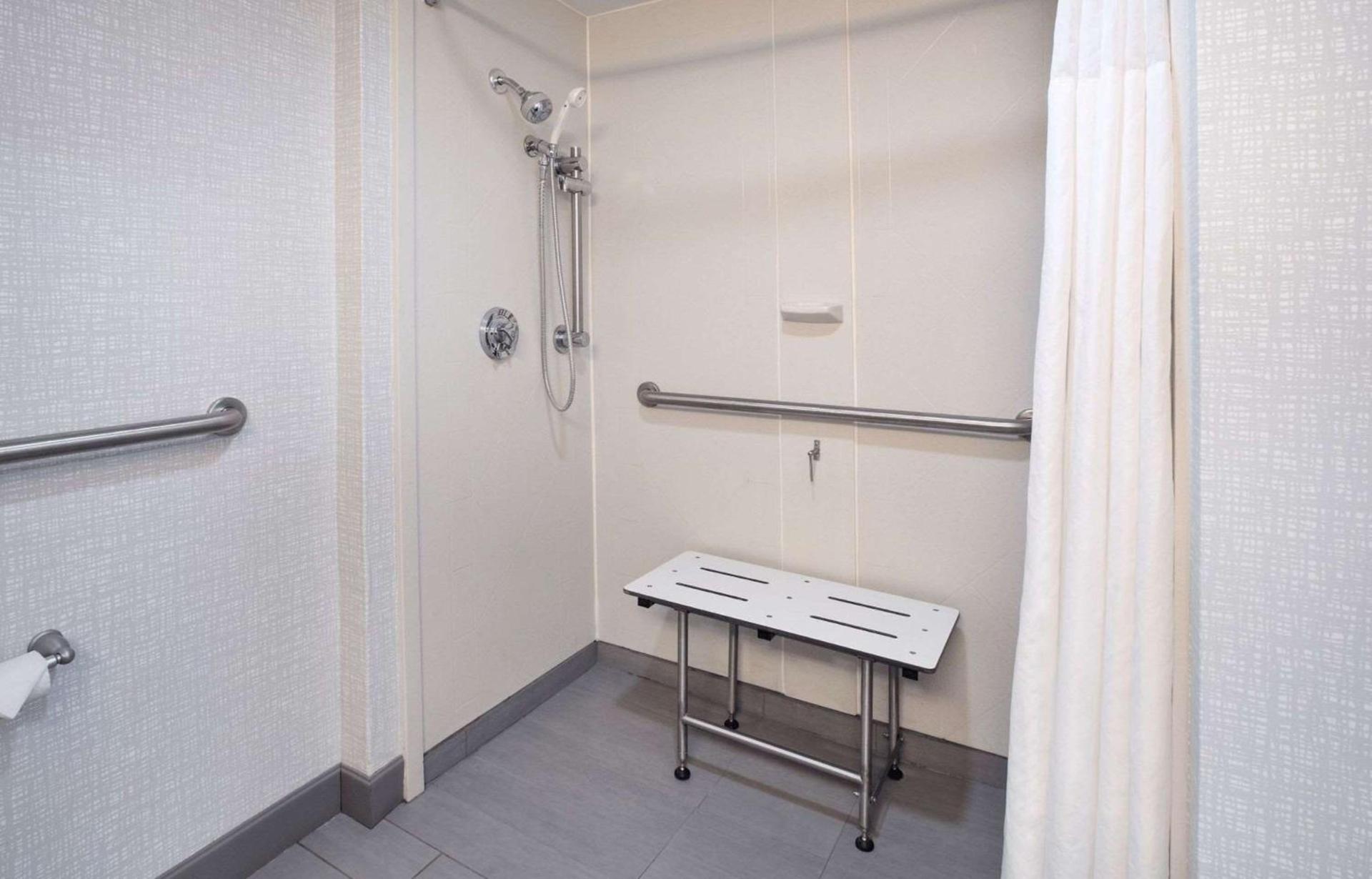 Hampton Inn Cincinnati Northwest Fairfield photo 14