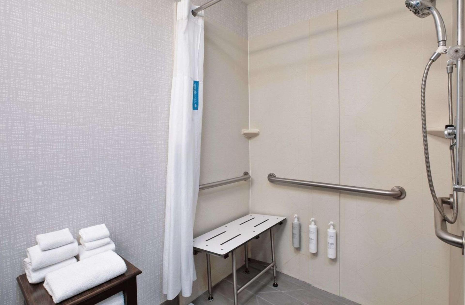 Hampton Inn Cincinnati Northwest Fairfield photo 15