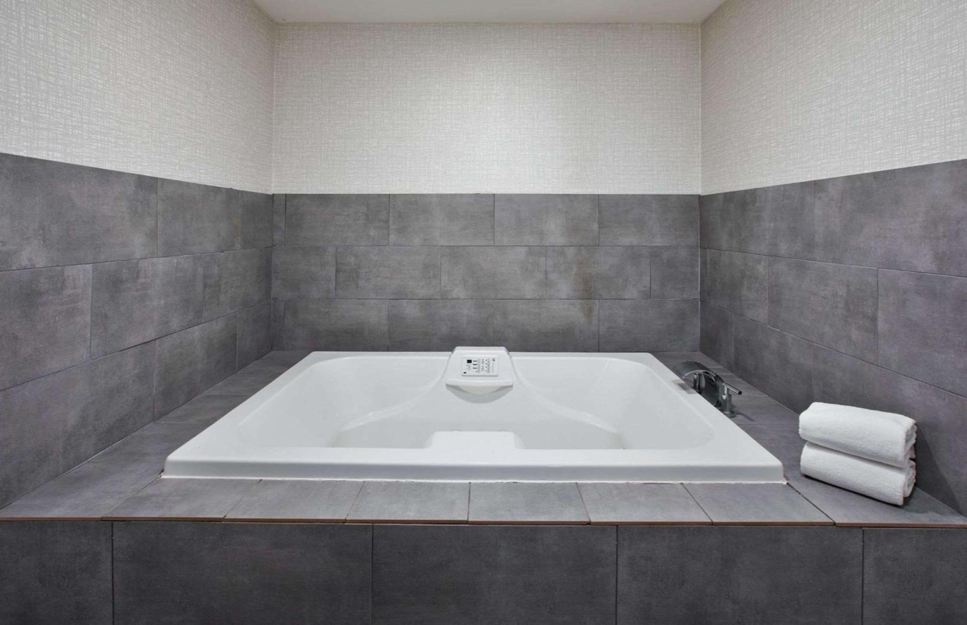Hampton Inn Cincinnati Northwest Fairfield photo 16