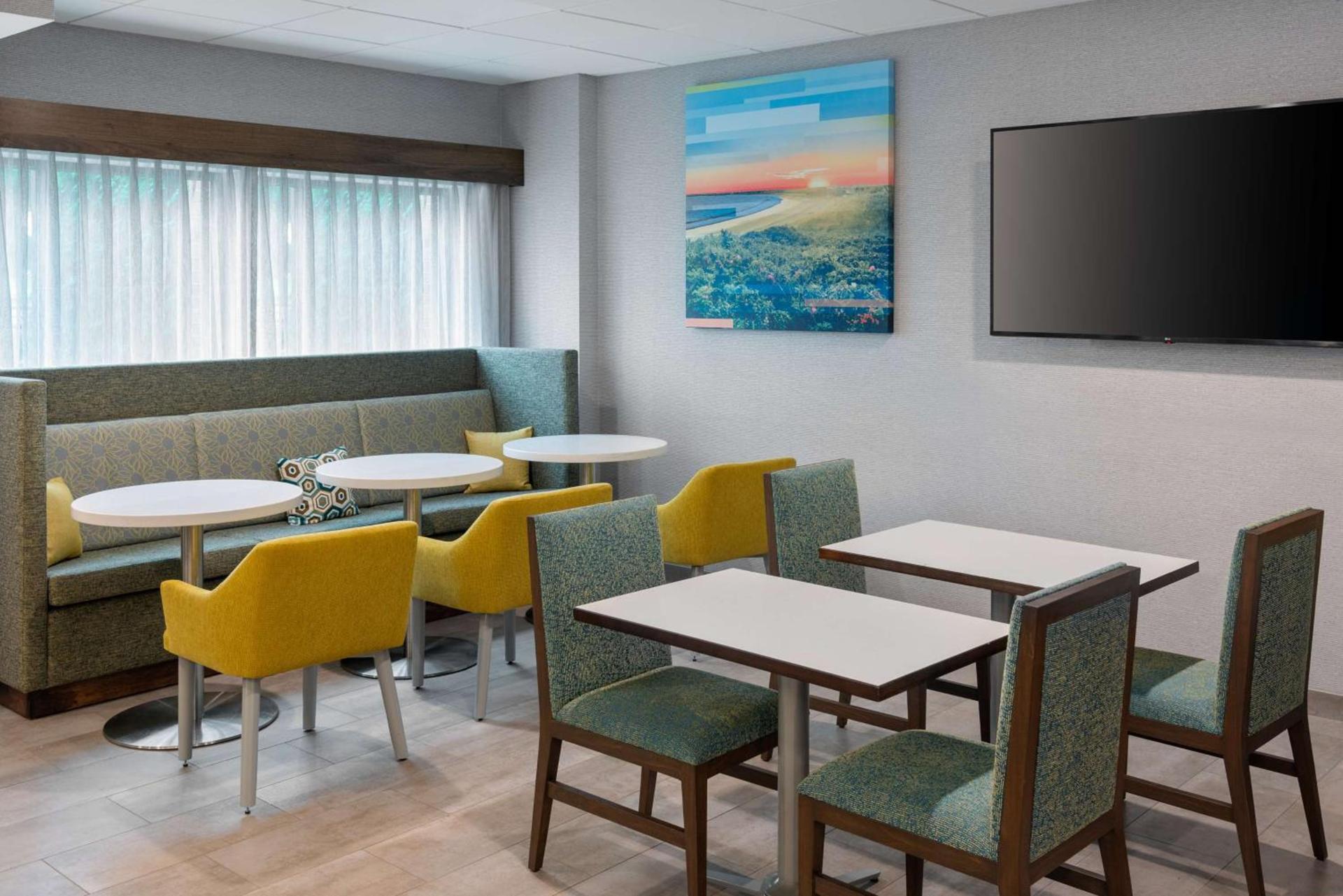 Hampton Inn Coventry-Warwick Area photo 4