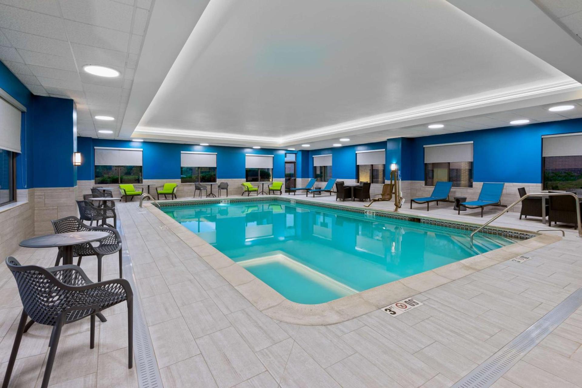Hampton Inn Coventry-Warwick Area photo 8