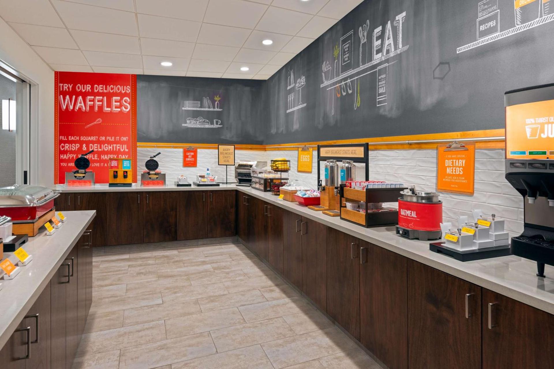 Hampton Inn Coventry-Warwick Area photo 11