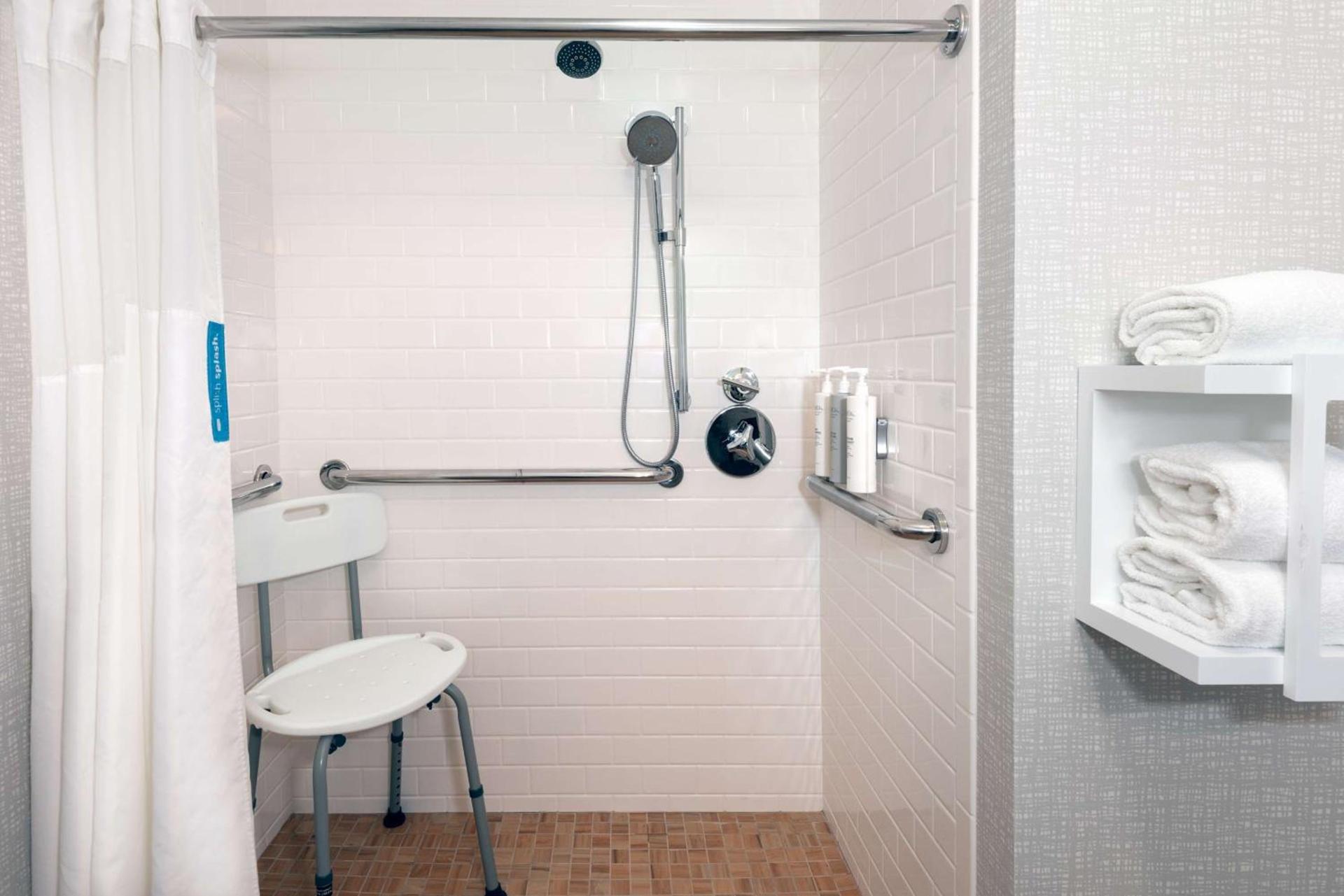 Hampton Inn Coventry-Warwick Area photo 24
