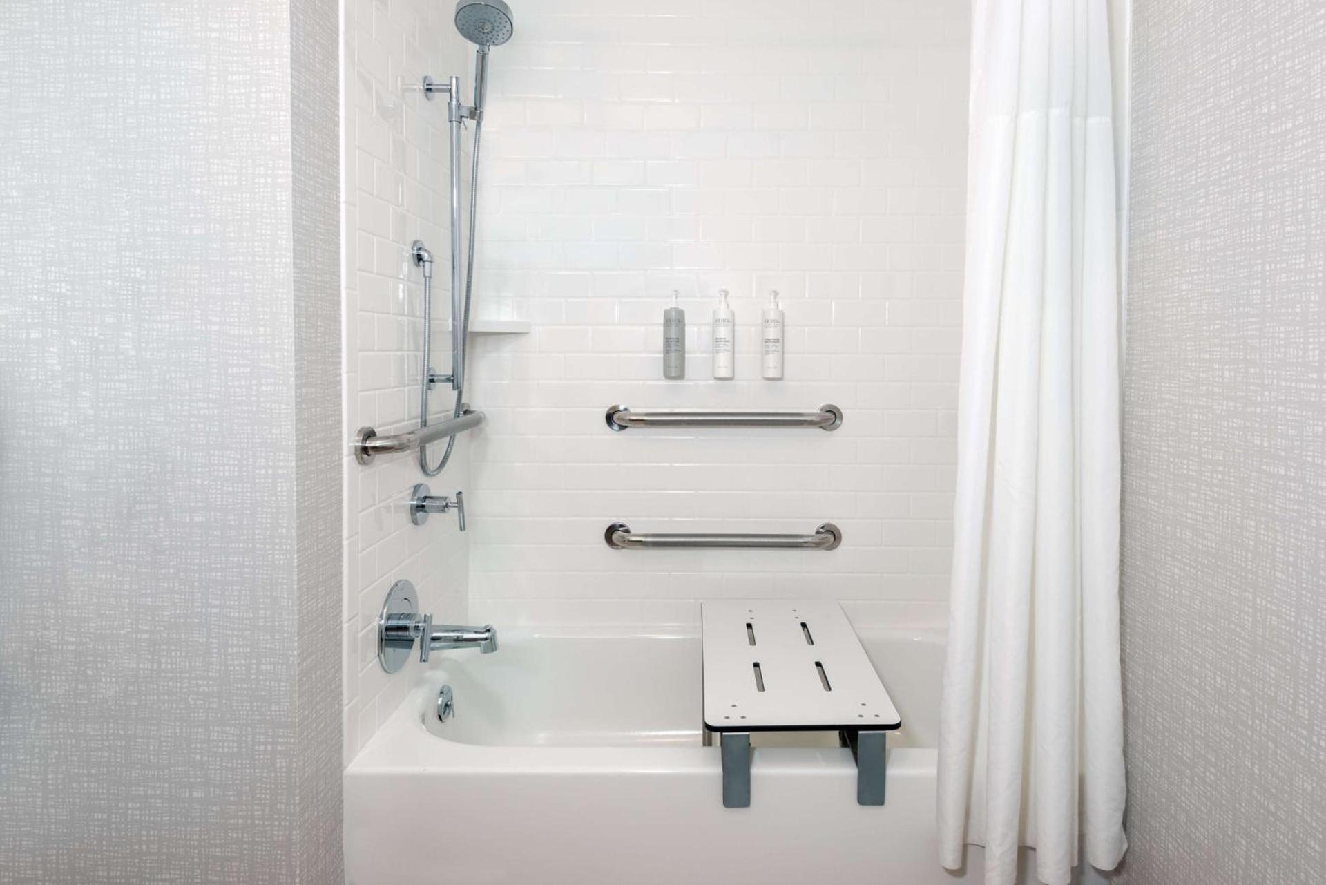 Hampton Inn Coventry-Warwick Area photo 26