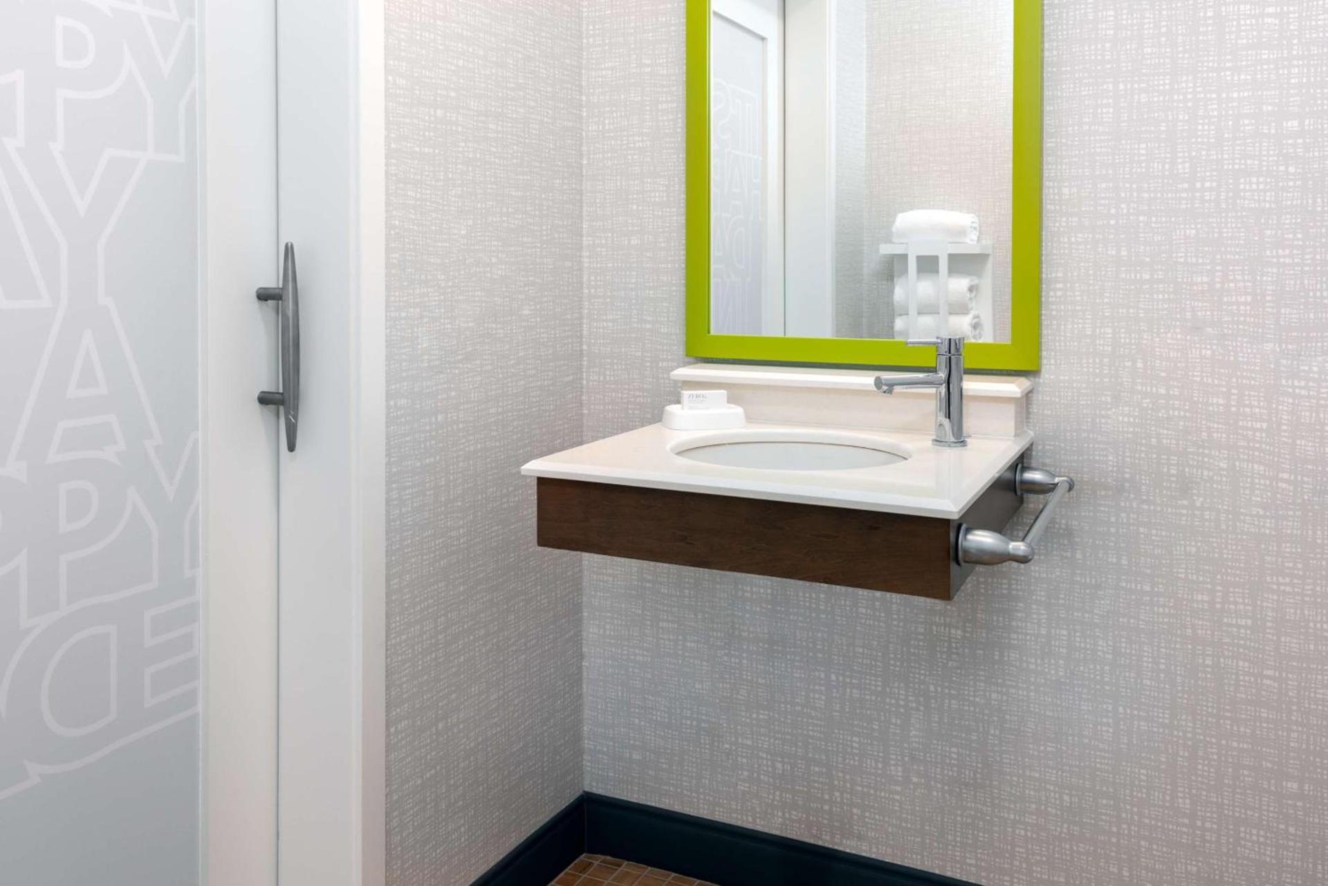 Hampton Inn Coventry-Warwick Area photo 30
