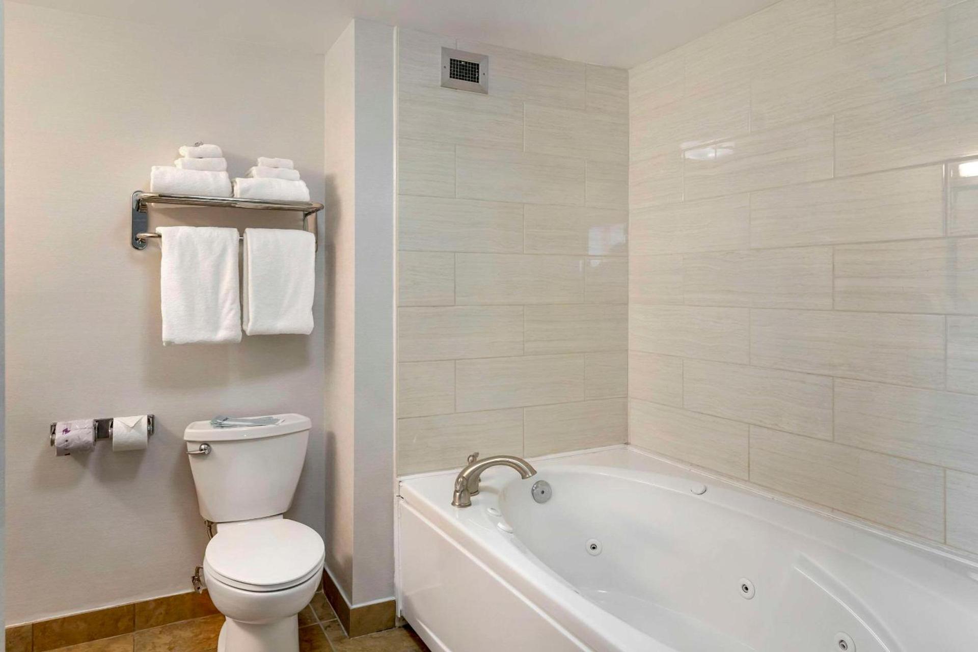 Comfort Inn & Suites Watertown - 1000 Islands photo 24