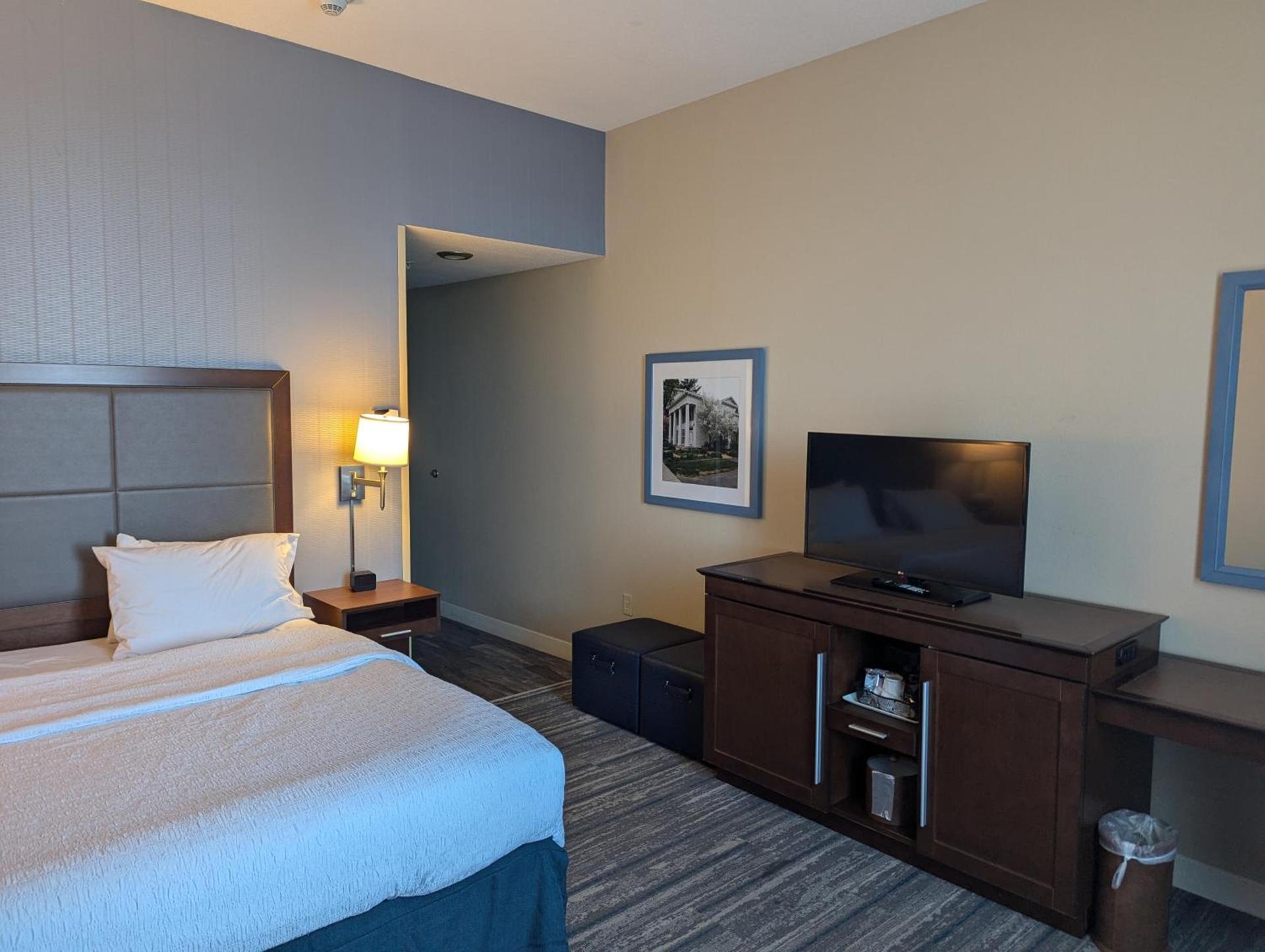 Hampton Inn & Suites Cazenovia, NY photo 35