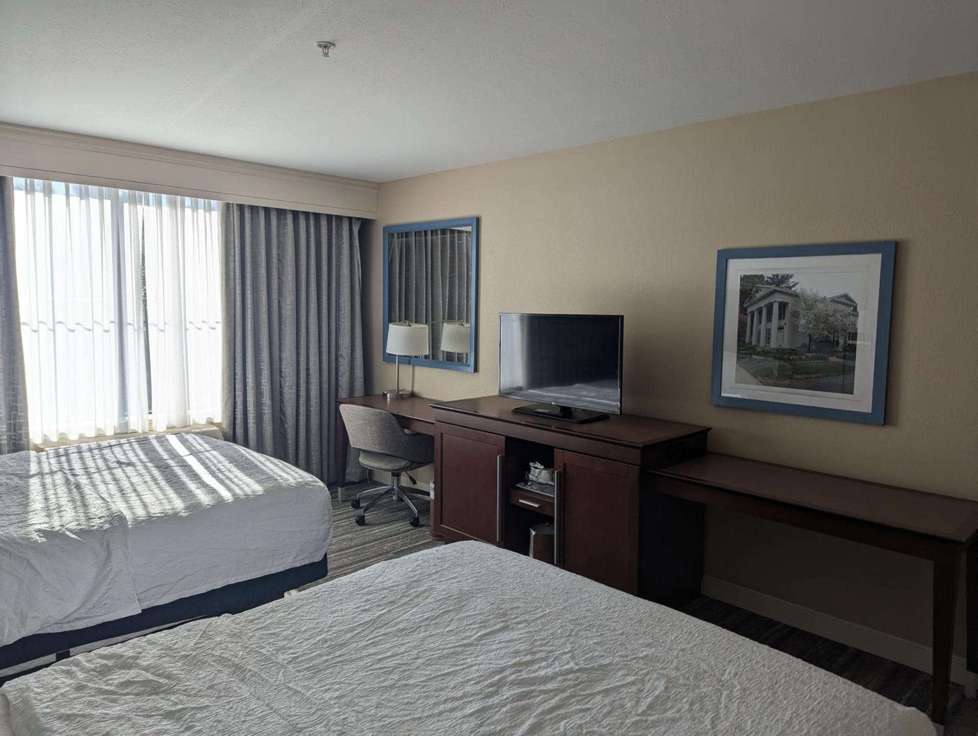 Hampton Inn & Suites Cazenovia, NY photo 42