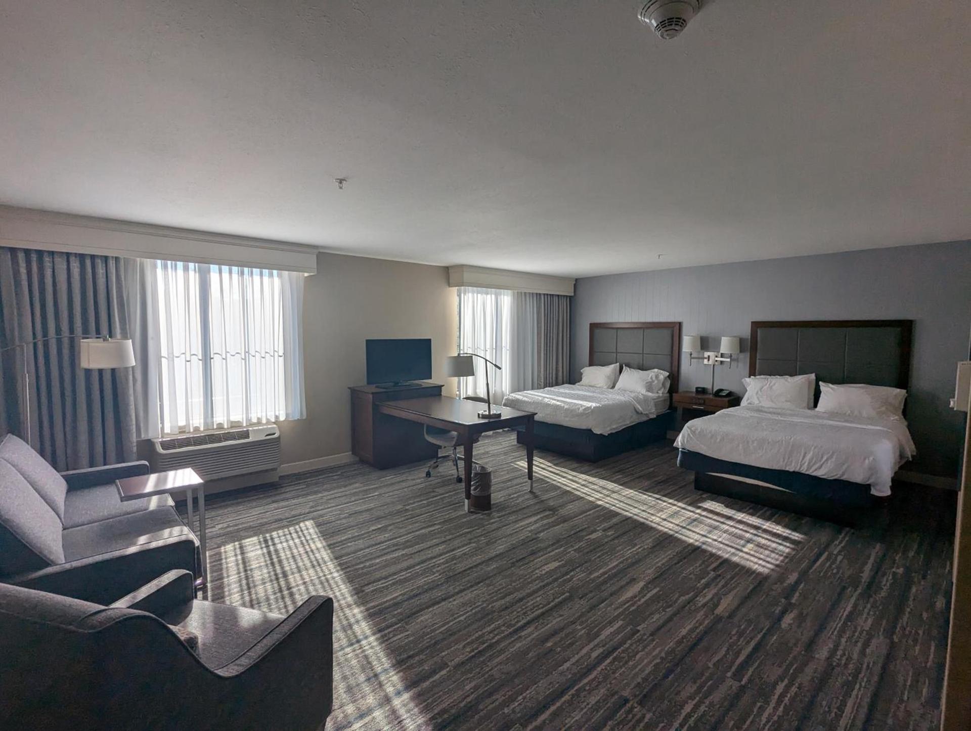Hampton Inn & Suites Cazenovia, NY photo 51