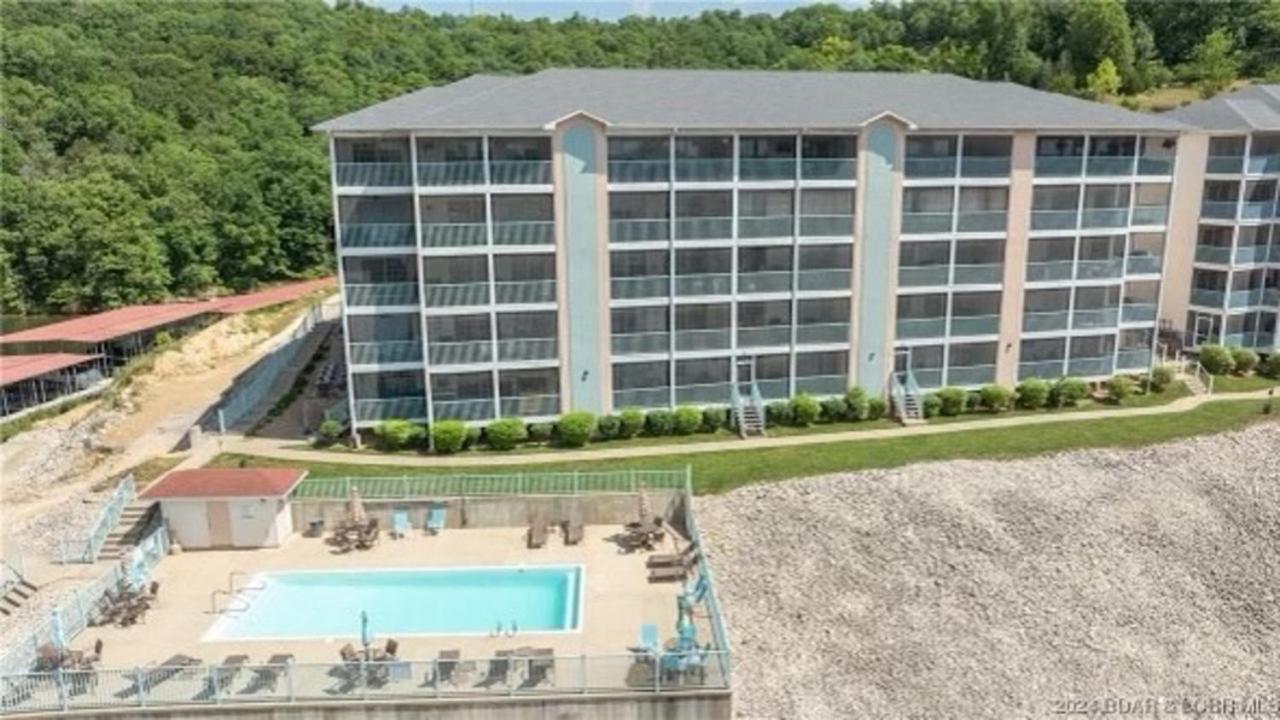 Serene Dreams - Waterfront, Lakeside Pool photo 18