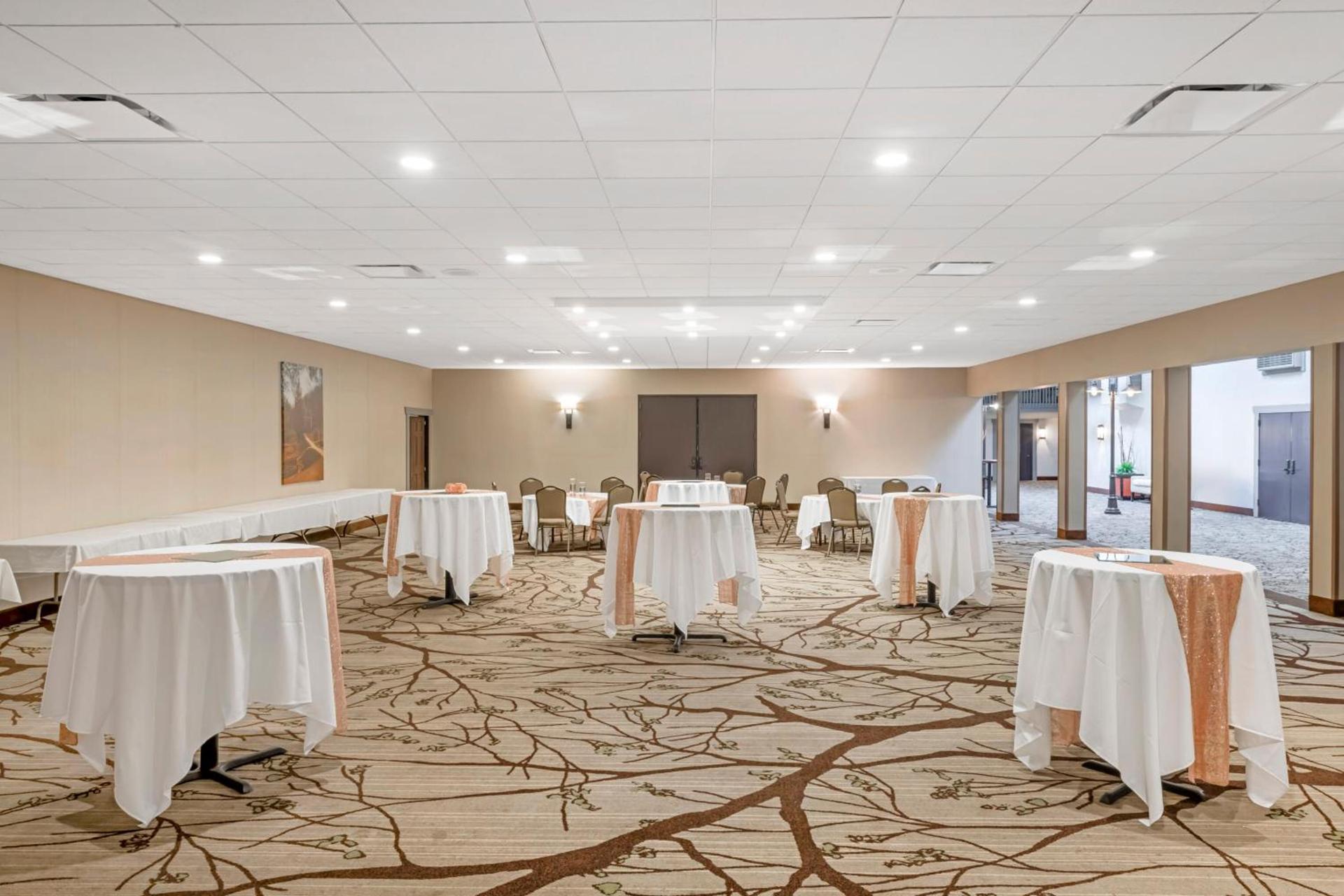 Best Western Plus New Ulm photo 20